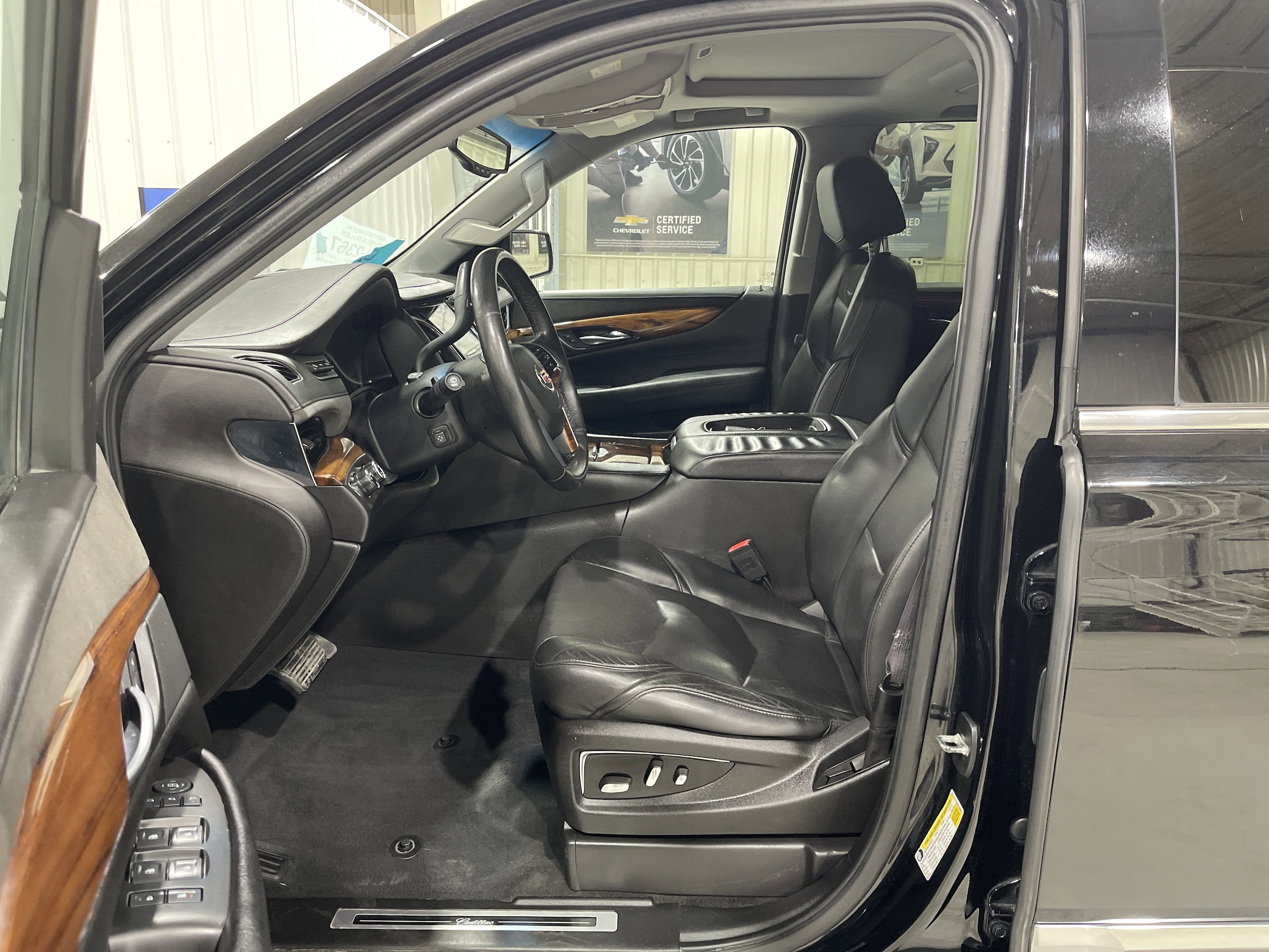 Used 2015 Cadillac Escalade ESV Premium with VIN 1GYS4JKJ2FR278406 for sale in Huron, SD