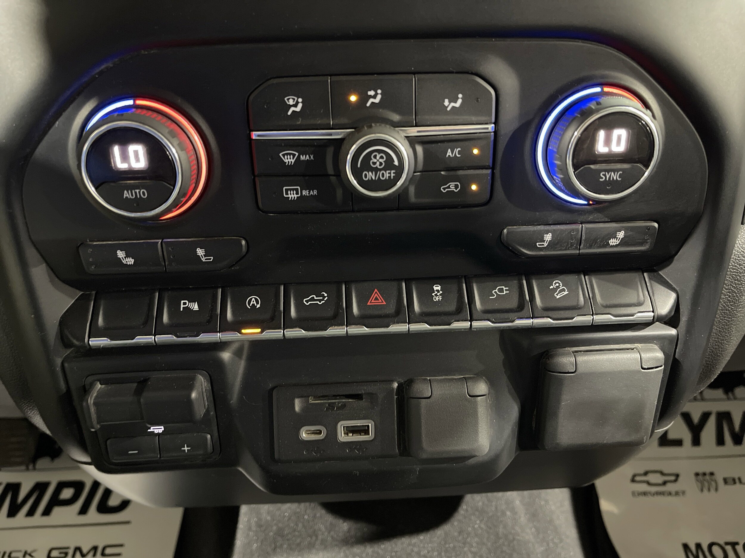 2019 Chevrolet Silverado 1500 LT - Photo 24