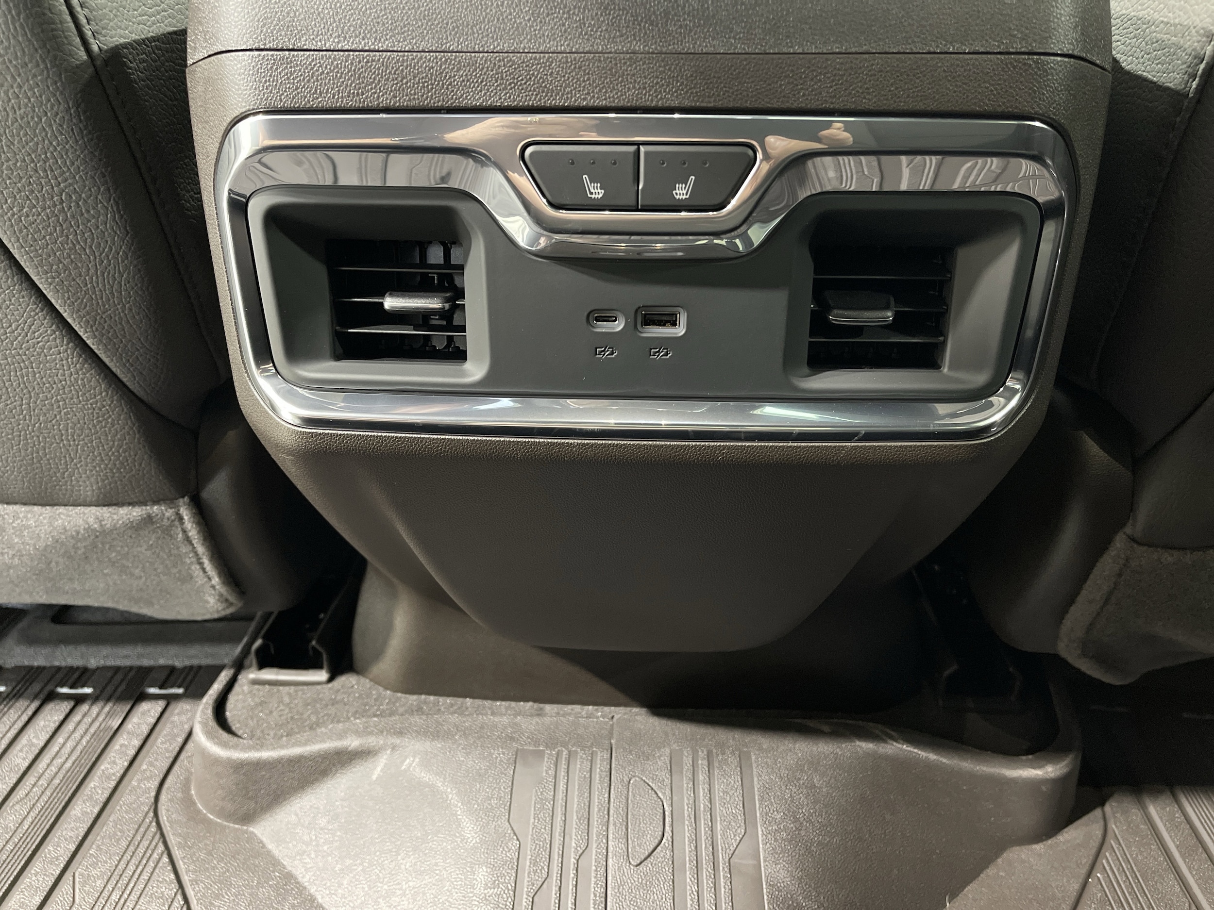 2026 GMC Sierra 3500HD Denali - Photo 15