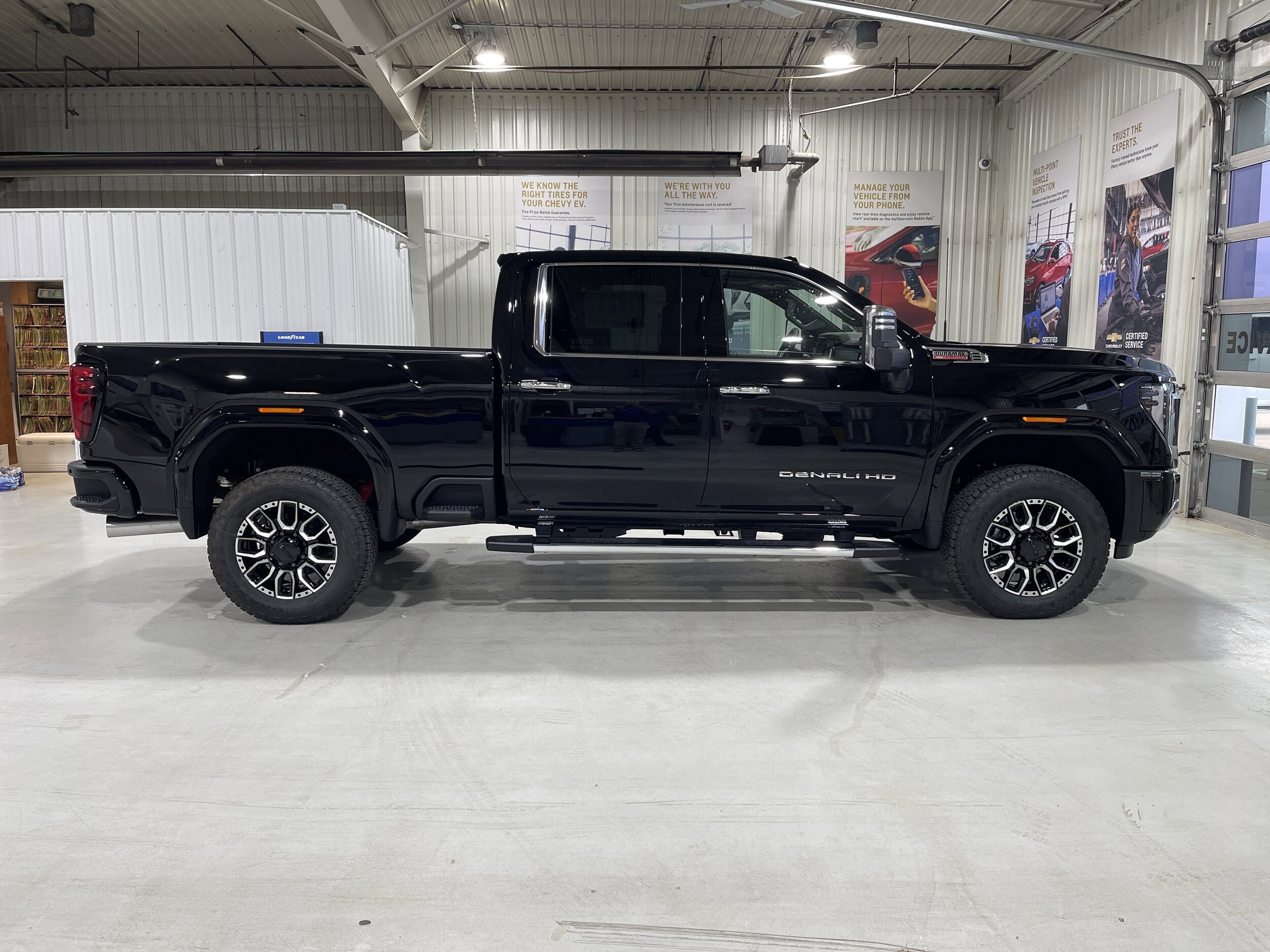 2026 GMC Sierra 3500HD Denali - Photo 9