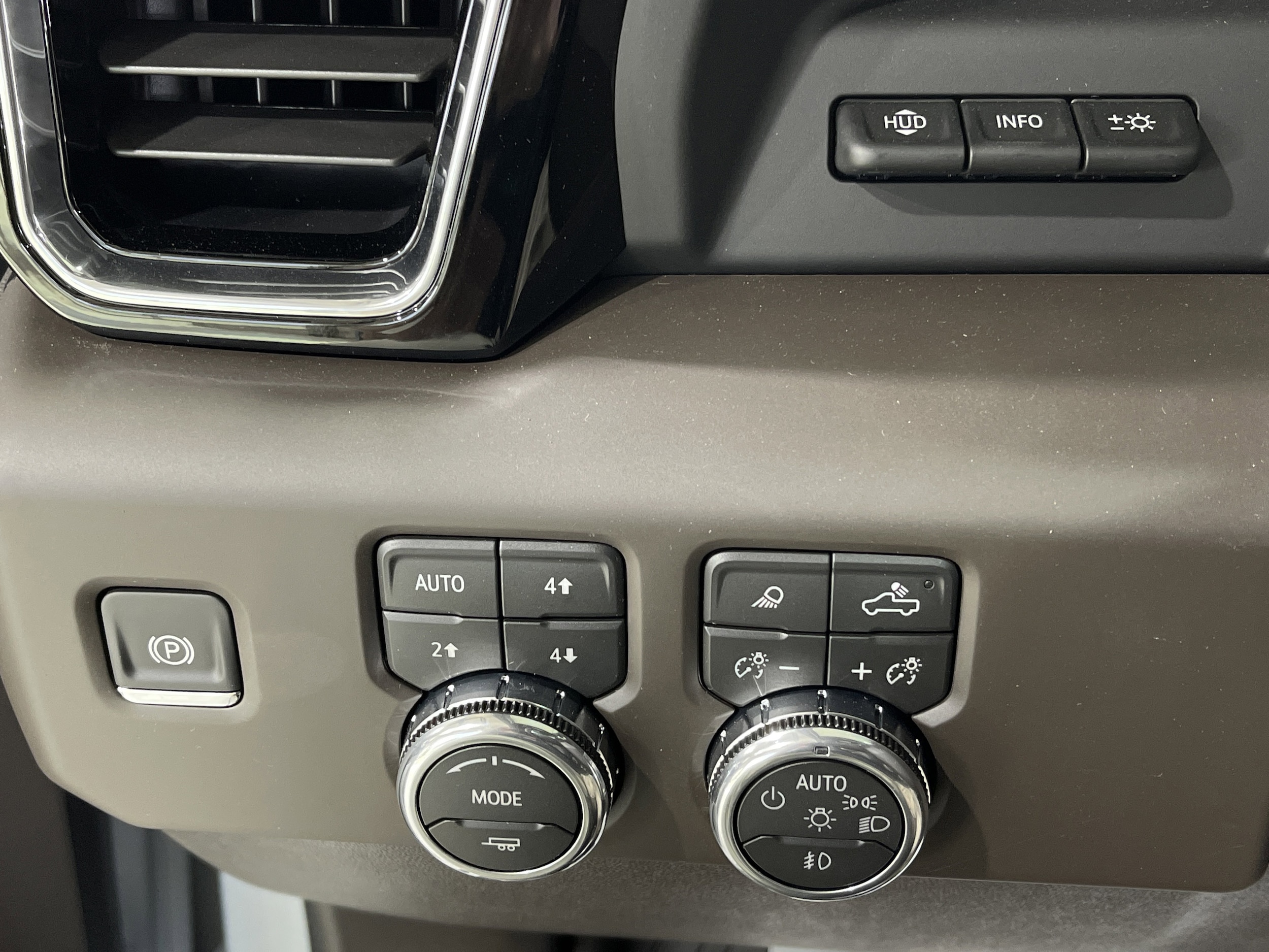 2026 GMC Sierra 3500HD Denali - Photo 34