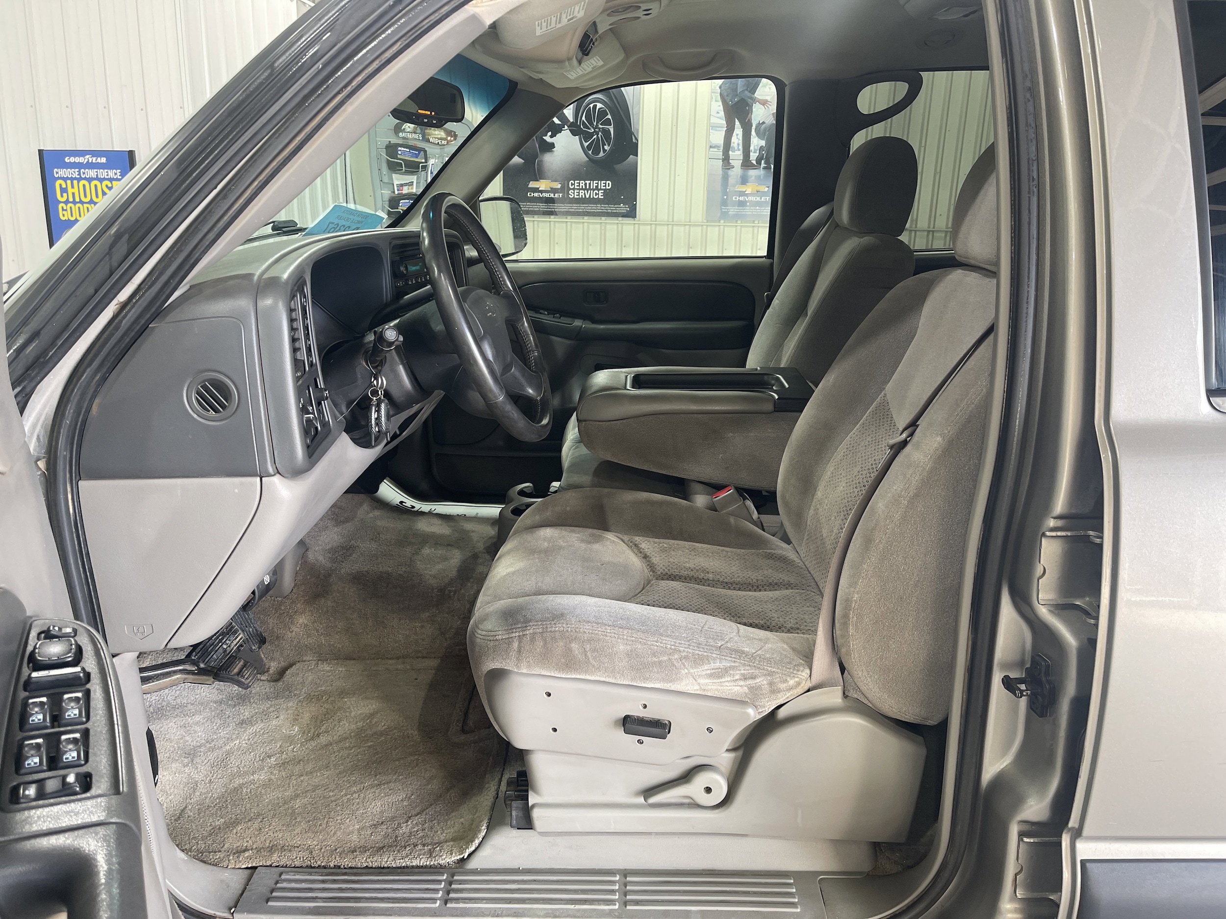 Used 2003 Chevrolet Tahoe LS with VIN 1GNEK13Z13J275639 for sale in Huron, SD