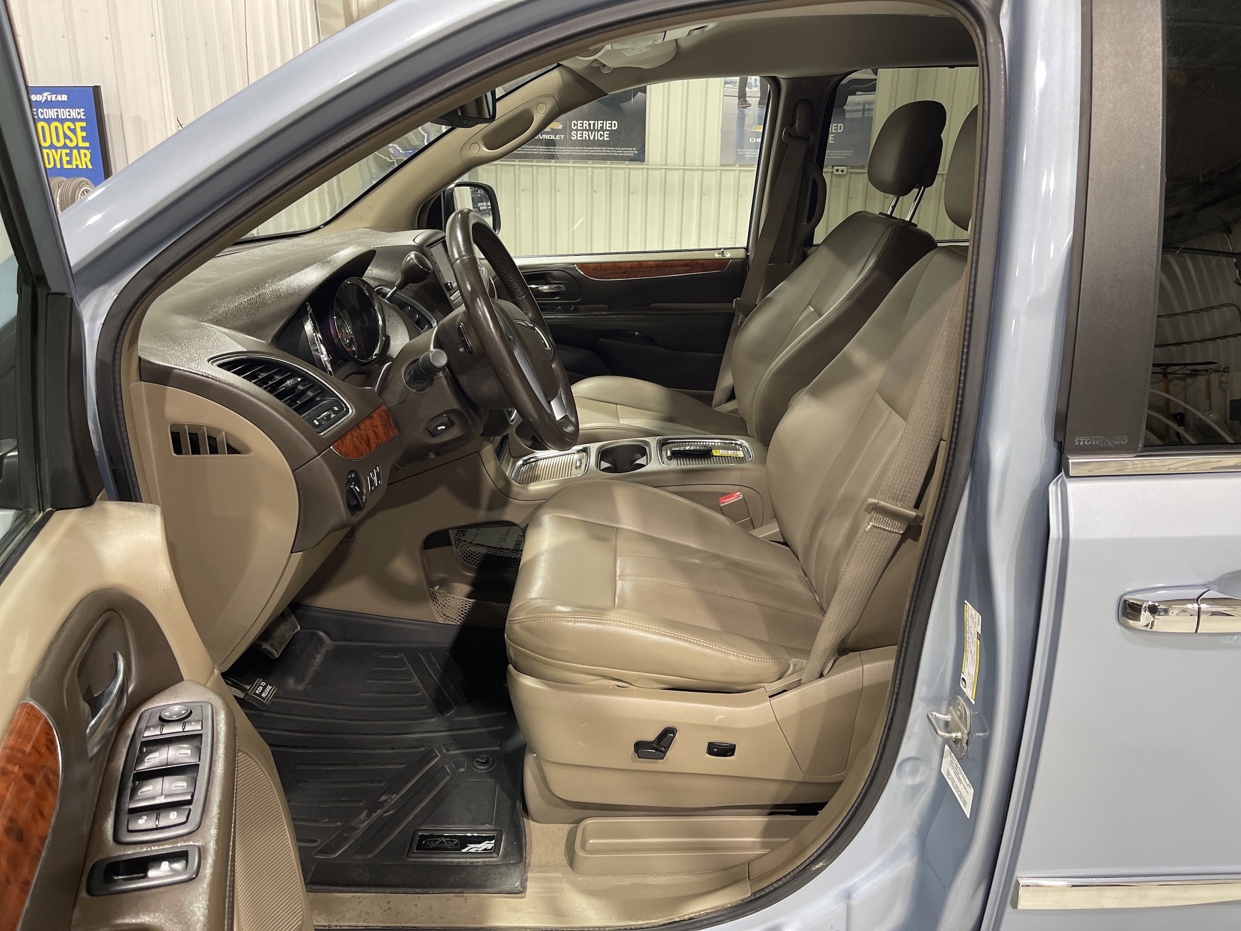 Used 2013 Chrysler Town & Country Touring-L with VIN 2C4RC1CG2DR509810 for sale in Huron, SD
