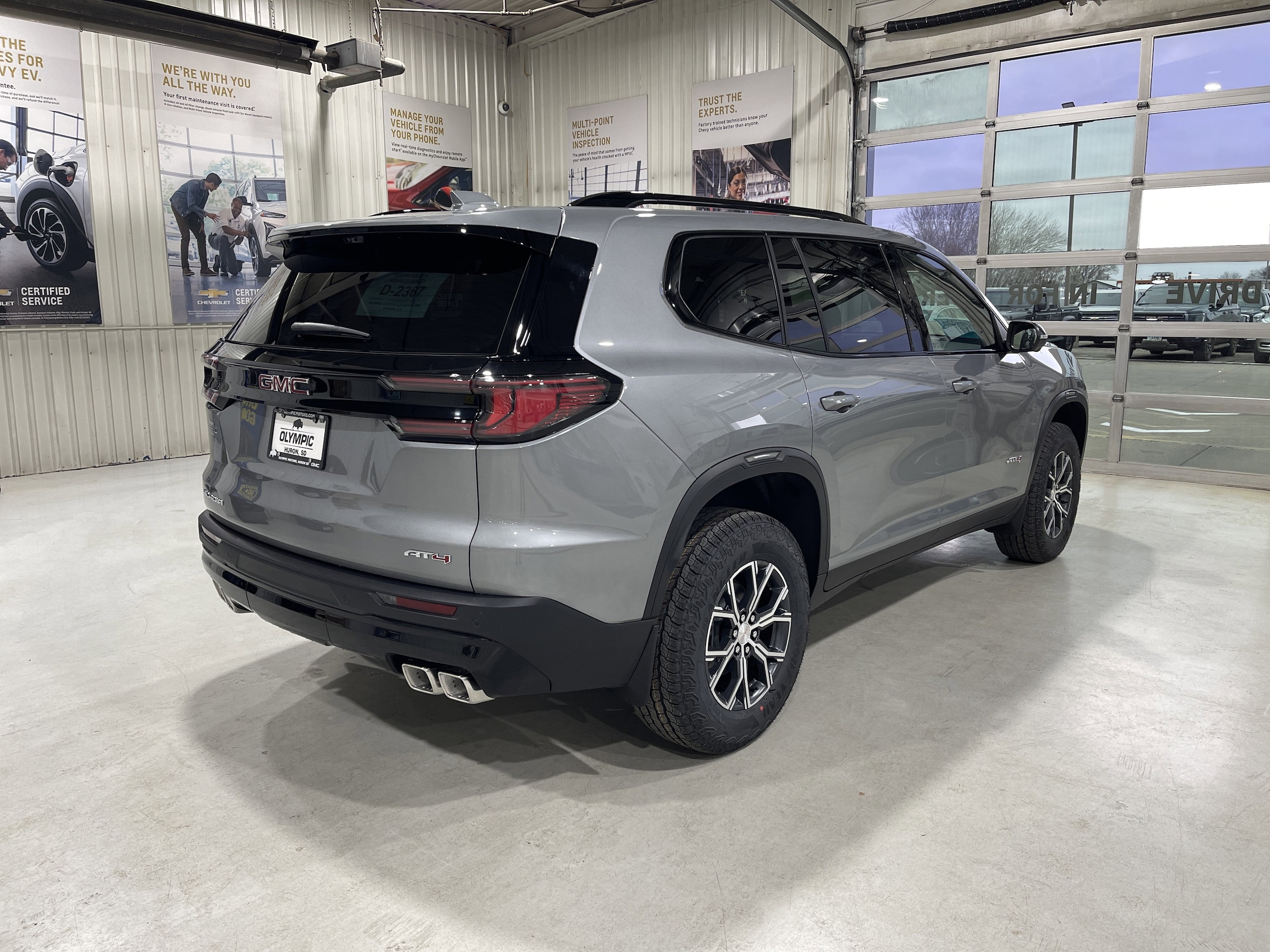 2026 GMC Acadia AT4 - Photo 8