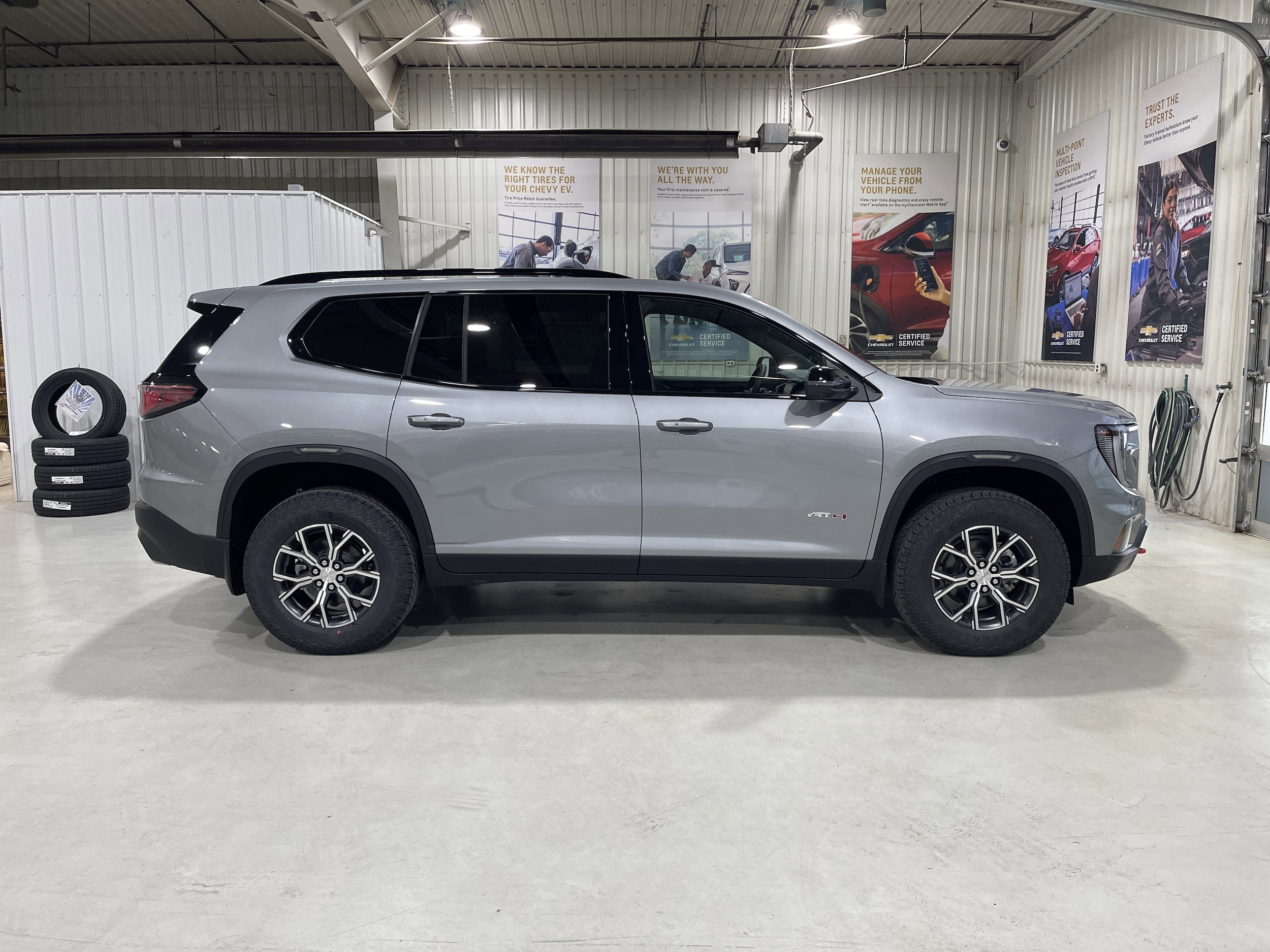2026 GMC Acadia AT4 - Photo 9
