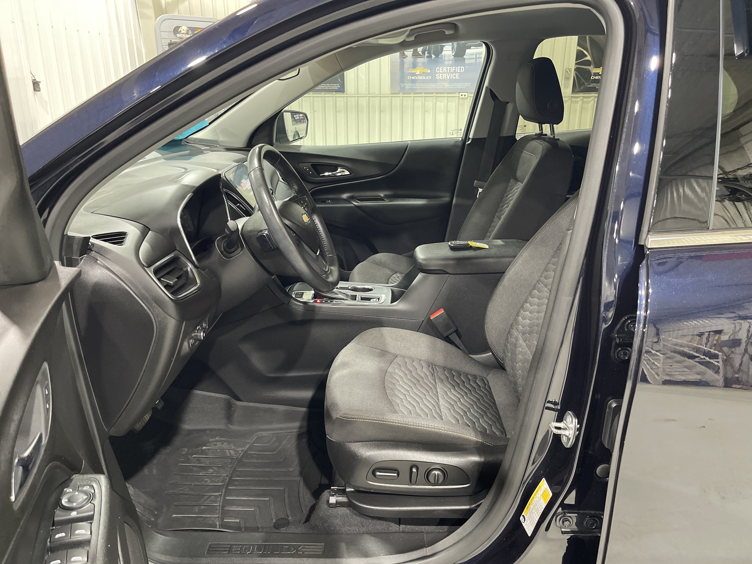 Used 2020 Chevrolet Equinox LT with VIN 3GNAXVEX4LS536750 for sale in Huron, SD