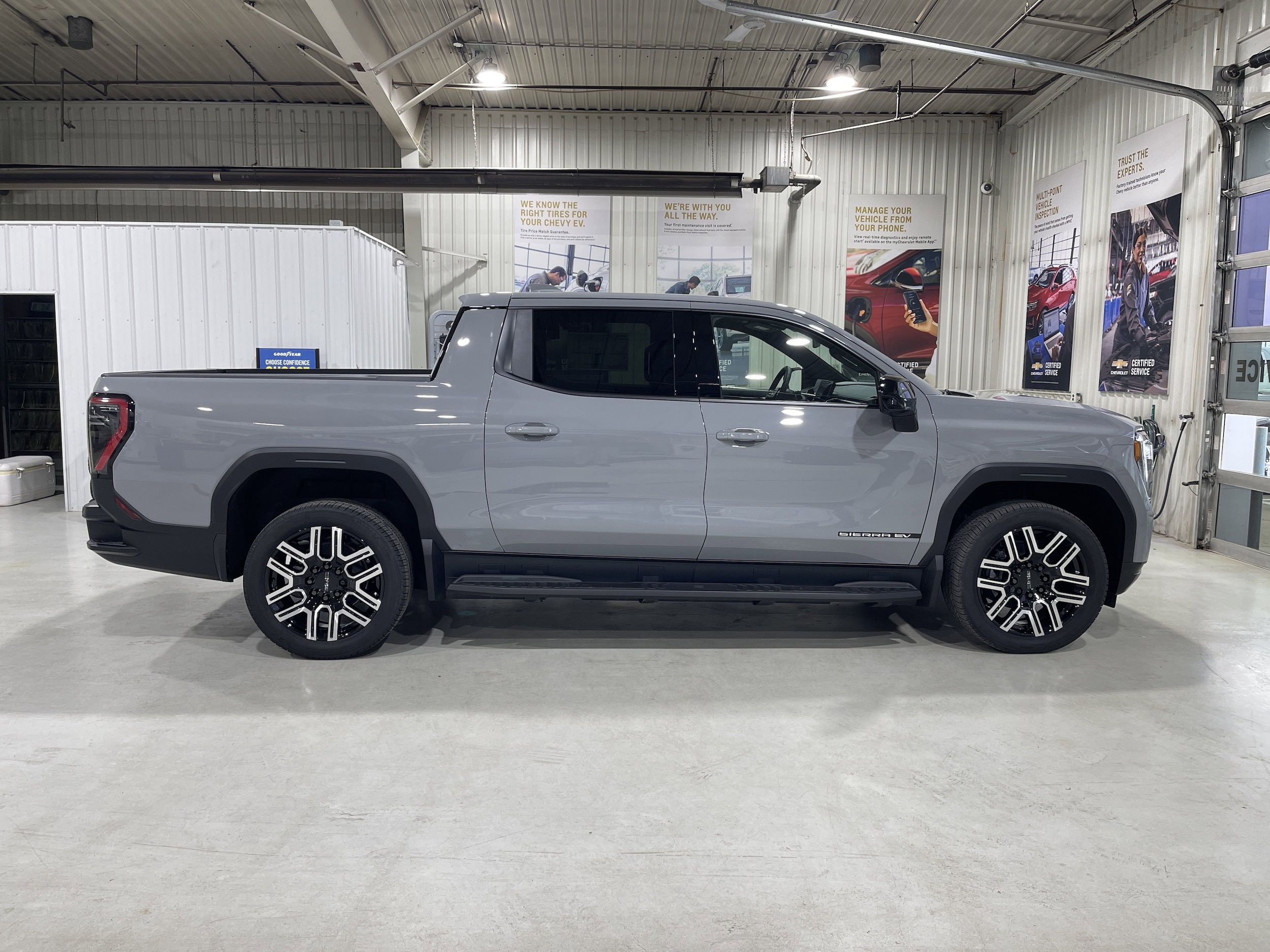2026 GMC Sierra EV Elevation - Photo 9