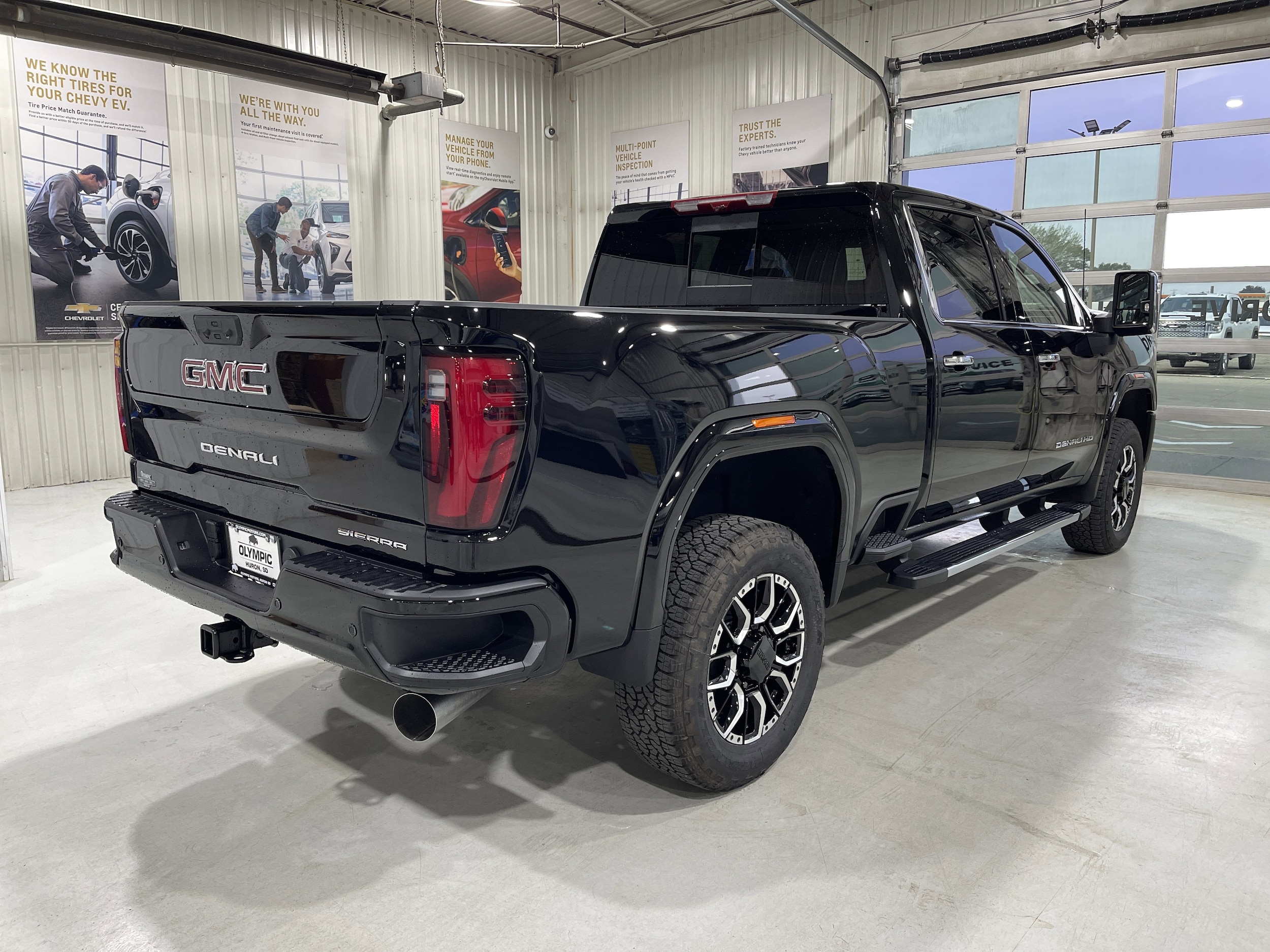 2026 GMC Sierra 3500HD Denali - Photo 8
