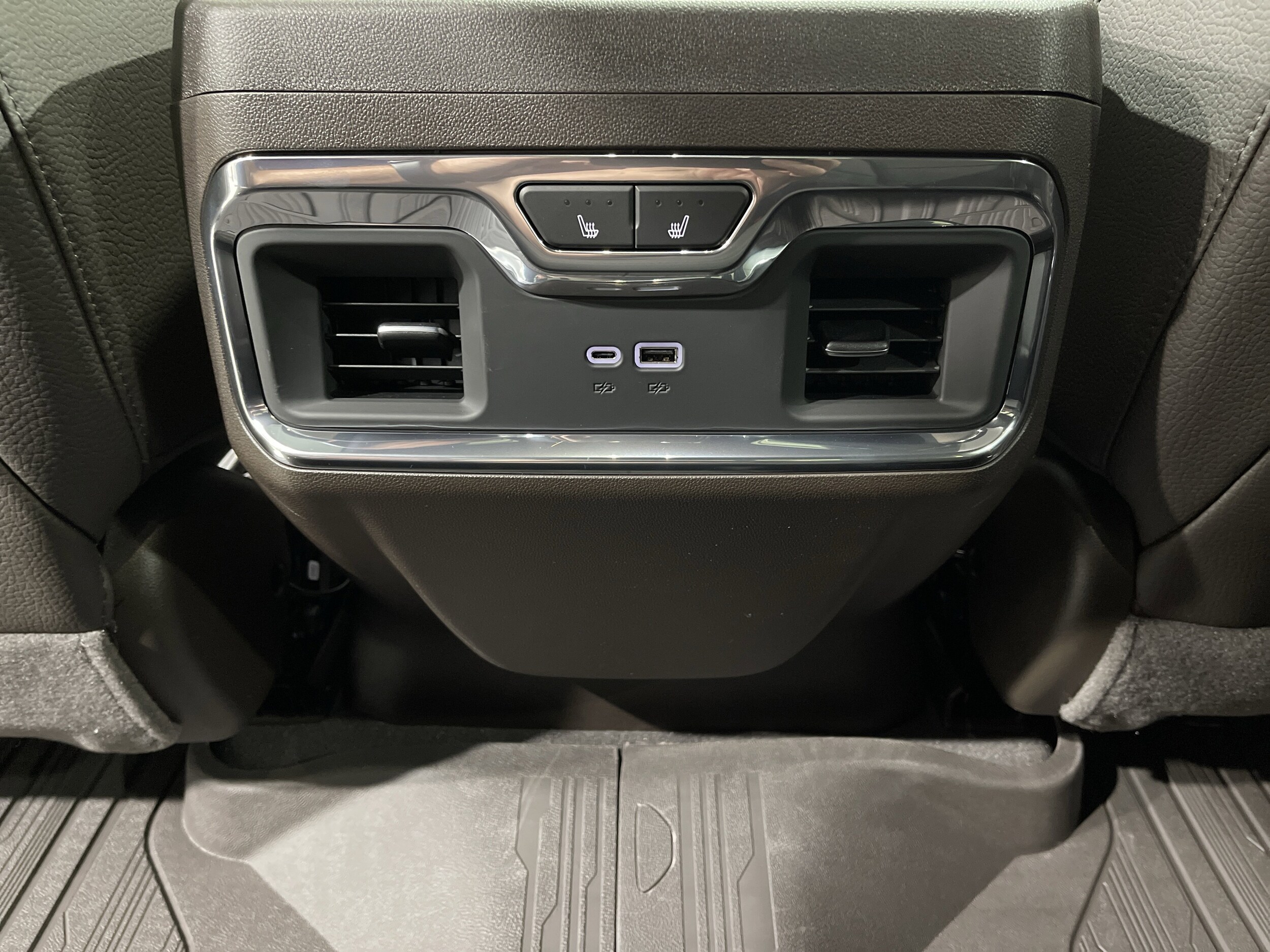 2026 GMC Sierra 3500HD Denali - Photo 15