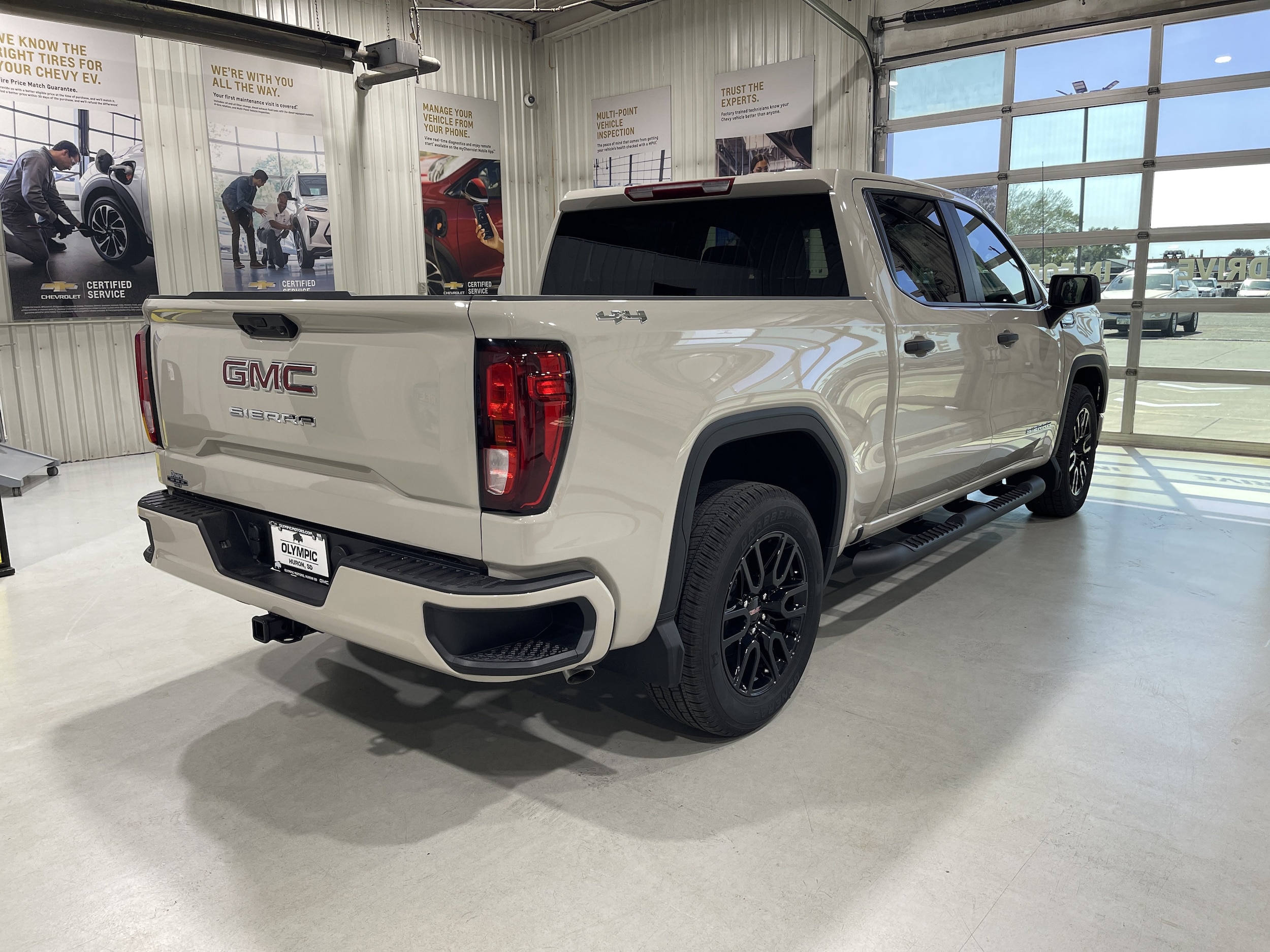 2026 GMC Sierra 1500 Pro - Photo 8