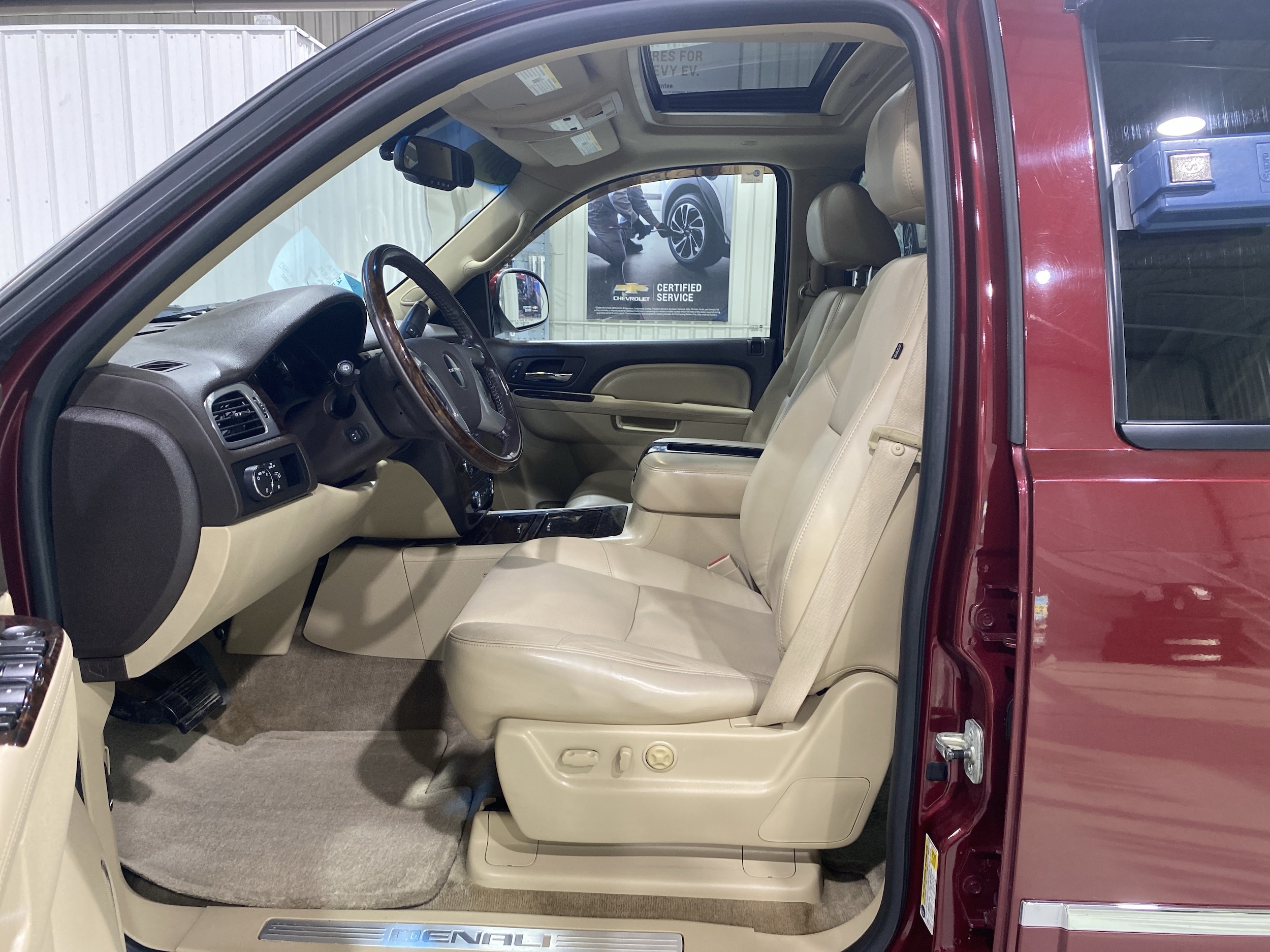 Used 2011 GMC Yukon XL Denali with VIN 1GKS2MEF6BR217191 for sale in Huron, SD