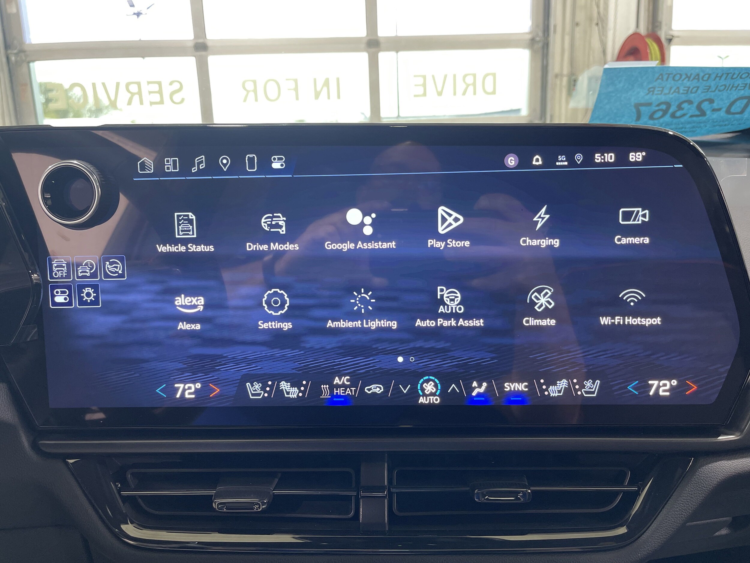 2025 Chevrolet Equinox EV RS - Photo 23