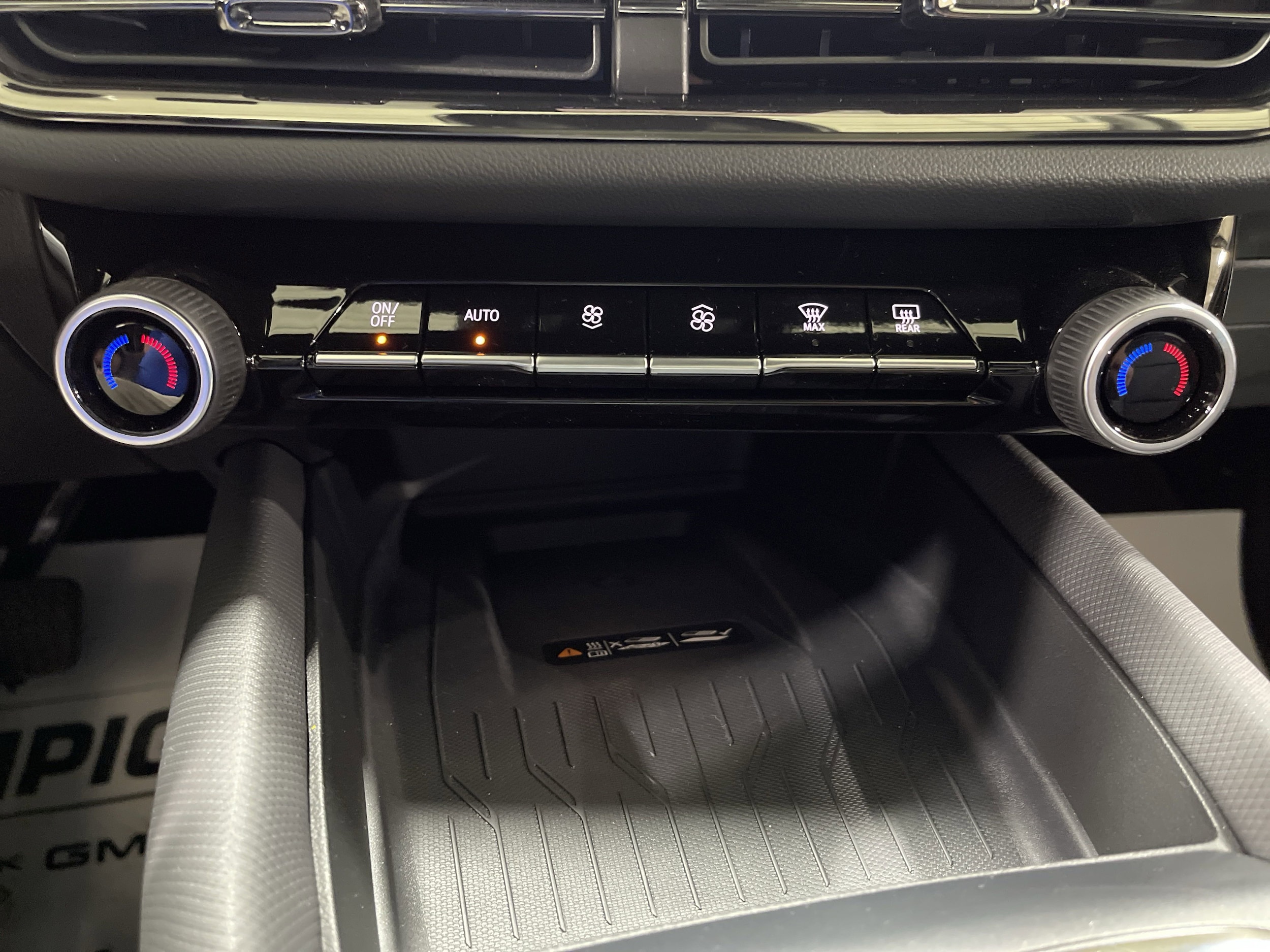 2025 Chevrolet Equinox EV RS - Photo 25