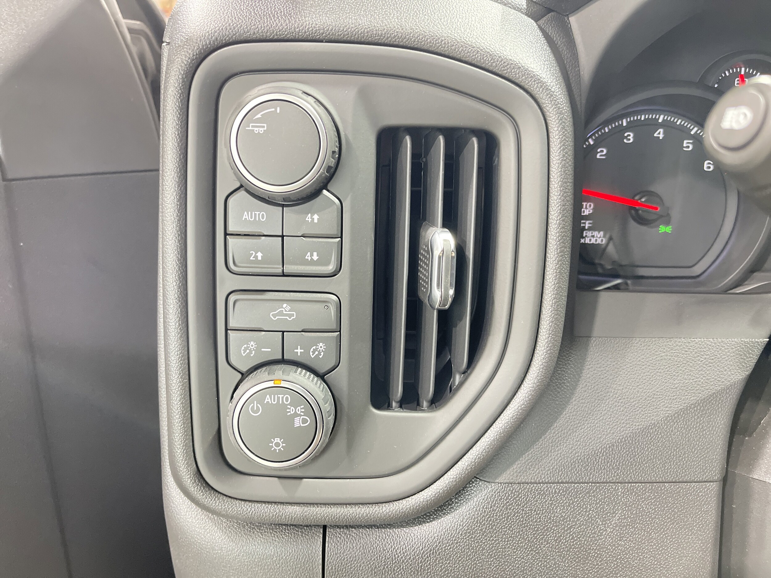 2026 Chevrolet Silverado 1500 Custom Trail Boss - Photo 21