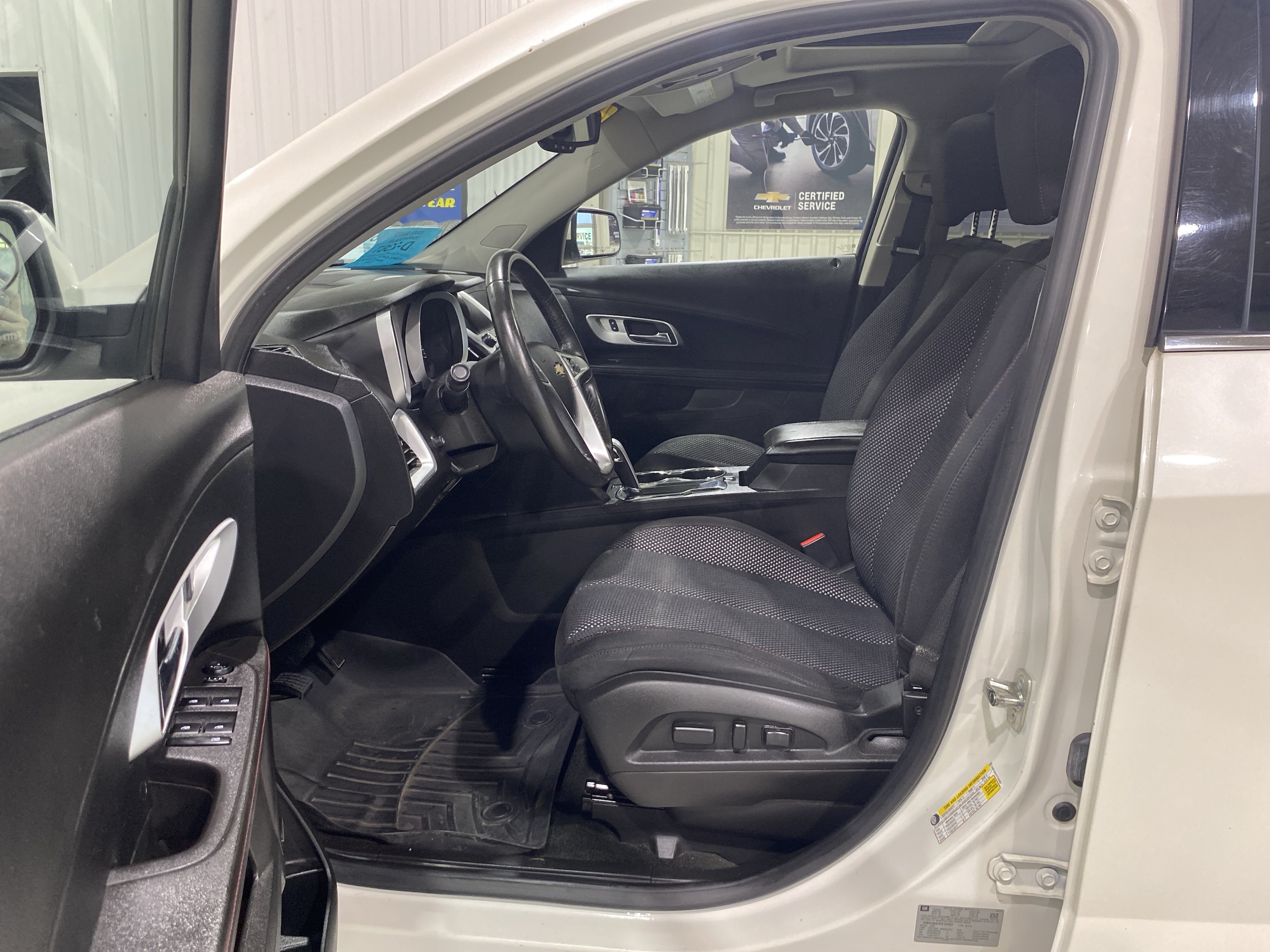Used 2015 Chevrolet Equinox 2LT with VIN 1GNFLGEK7FZ107837 for sale in Huron, SD