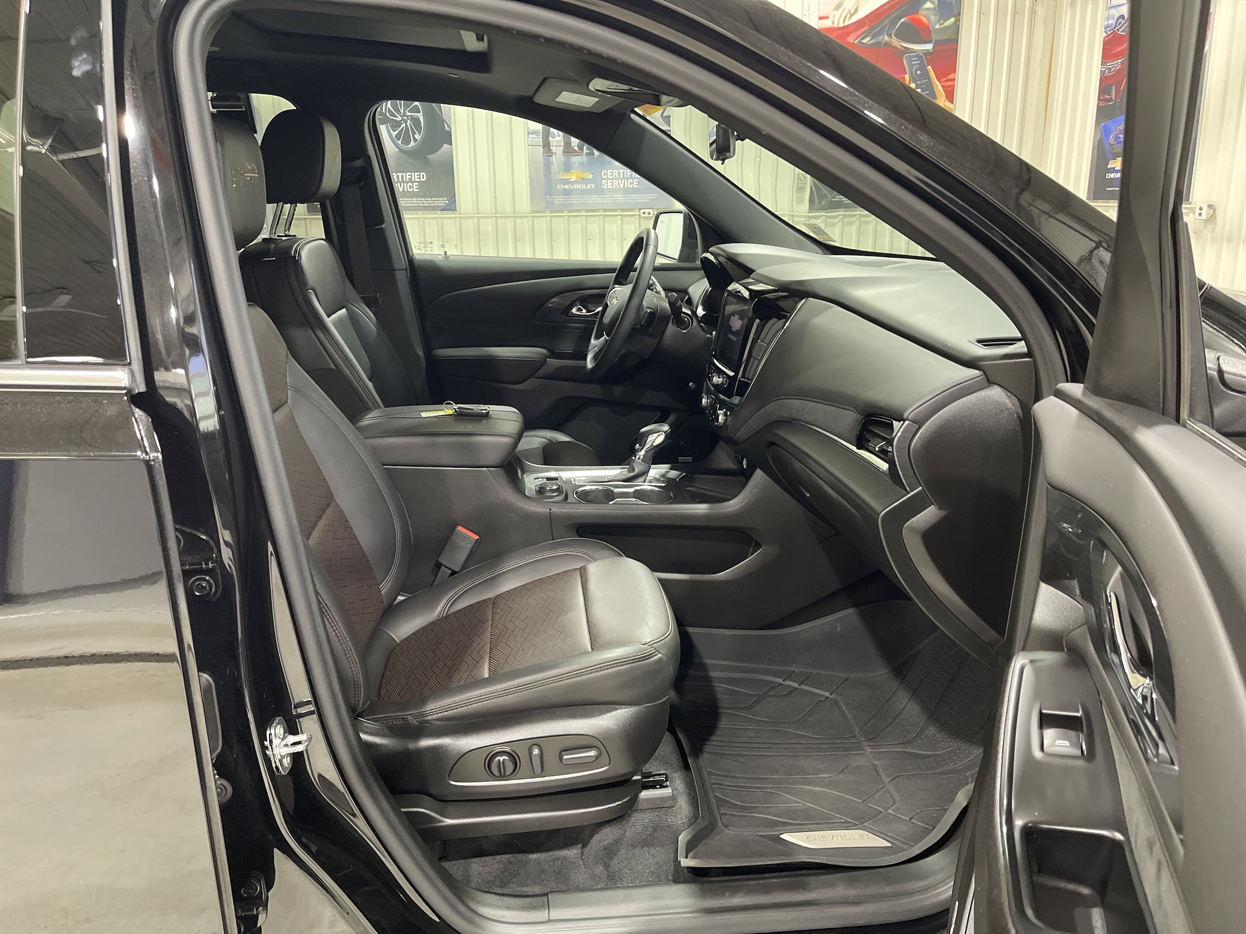 2023 Chevrolet Traverse High Country - Photo 17