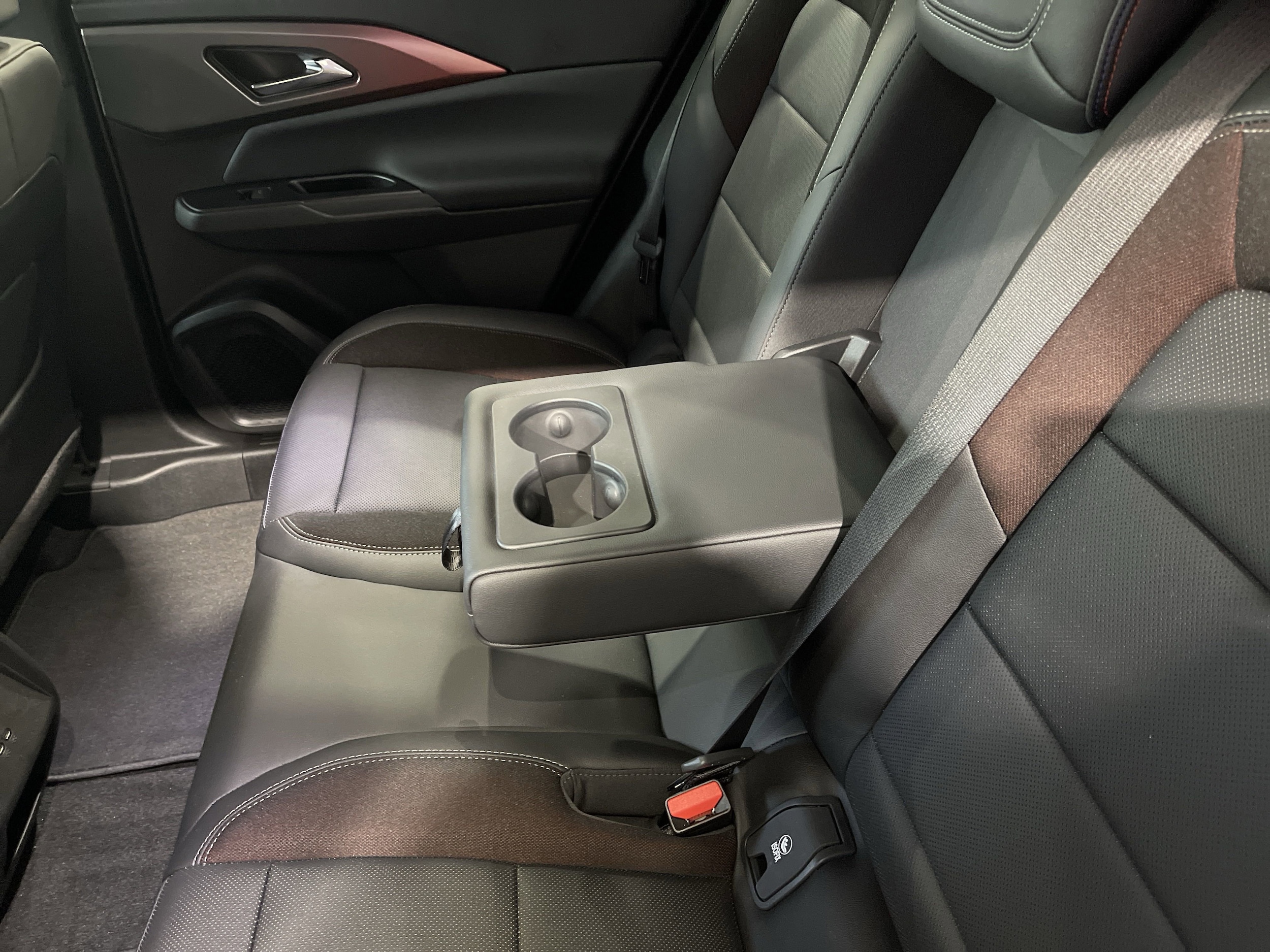 2025 Chevrolet Equinox EV RS - Photo 13
