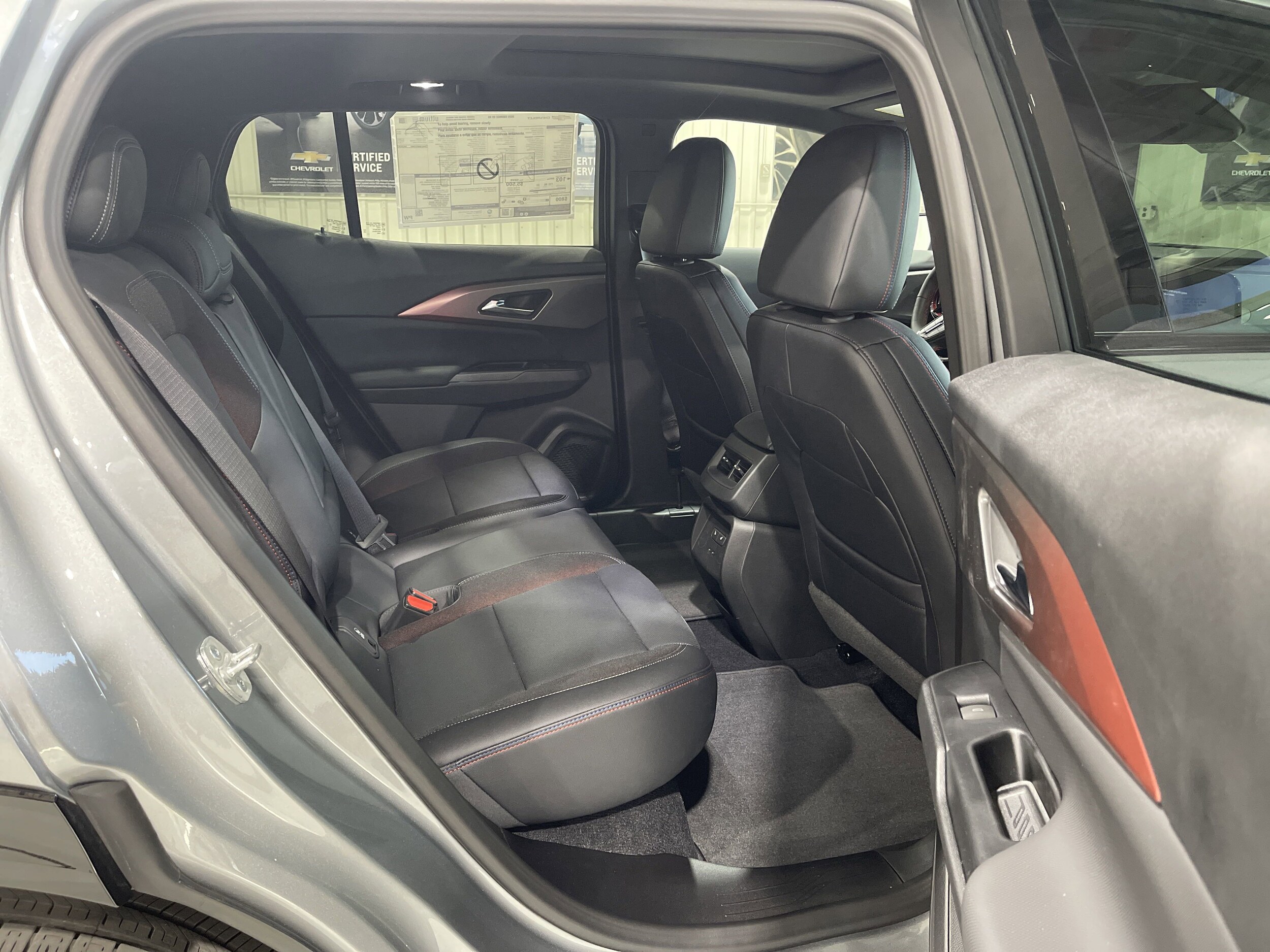 2025 Chevrolet Equinox EV RS - Photo 17