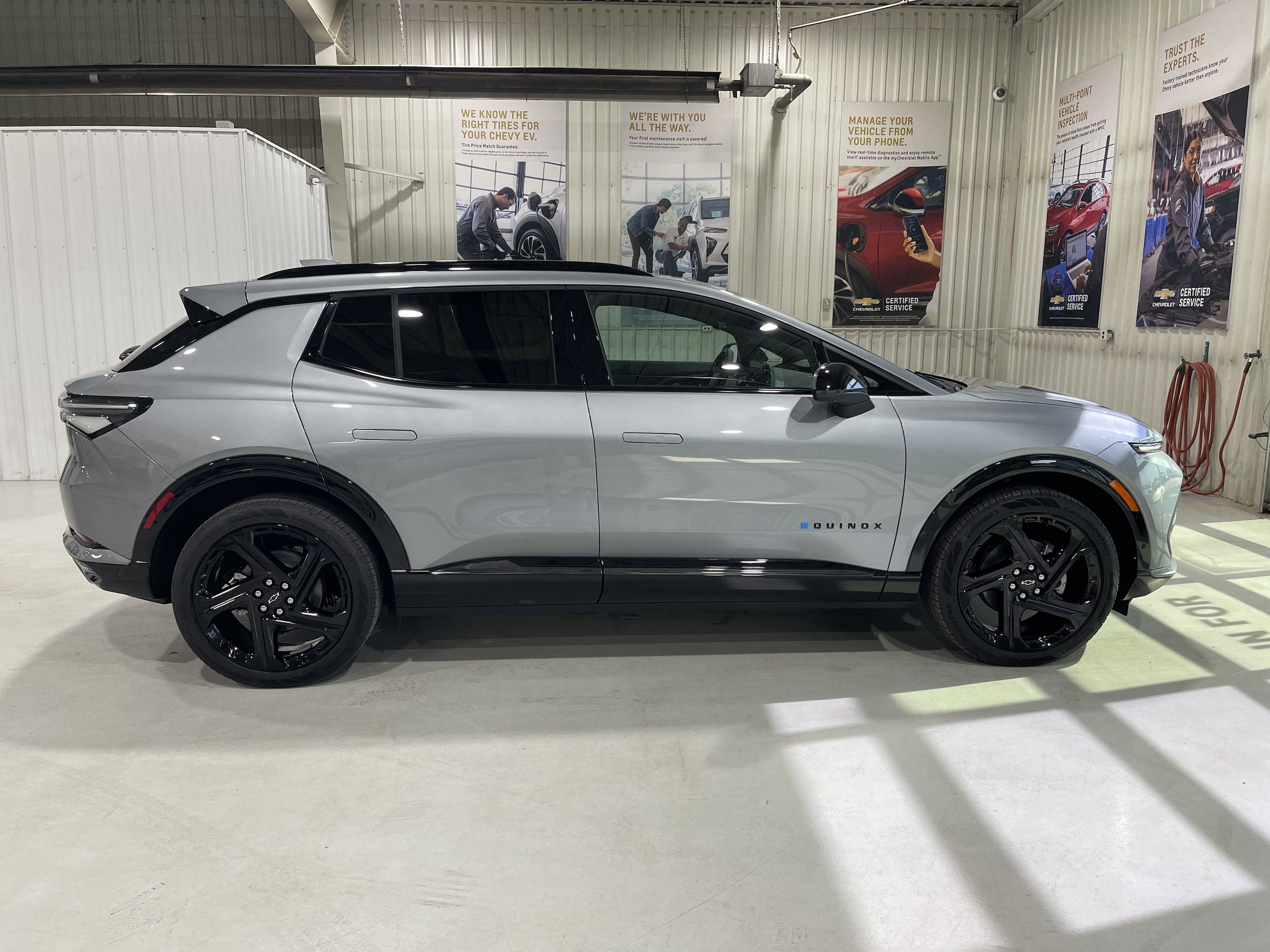 2025 Chevrolet Equinox EV RS - Photo 9