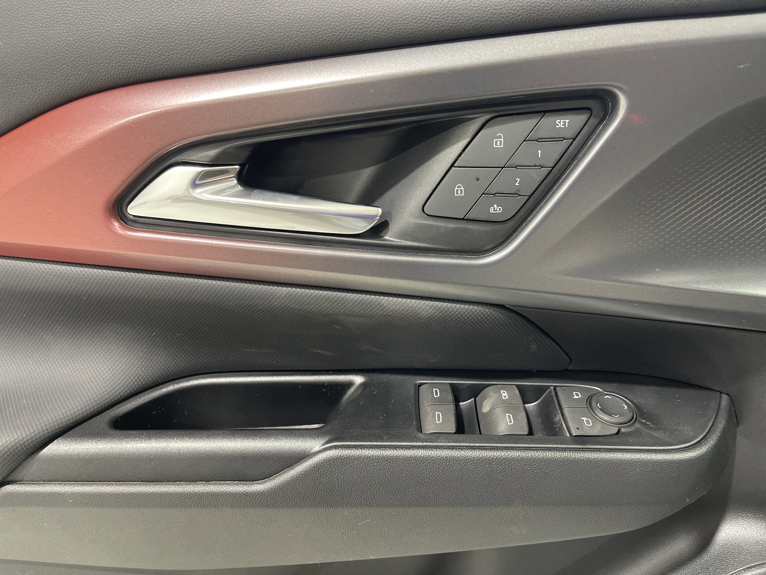 2025 Chevrolet Equinox EV RS - Photo 32