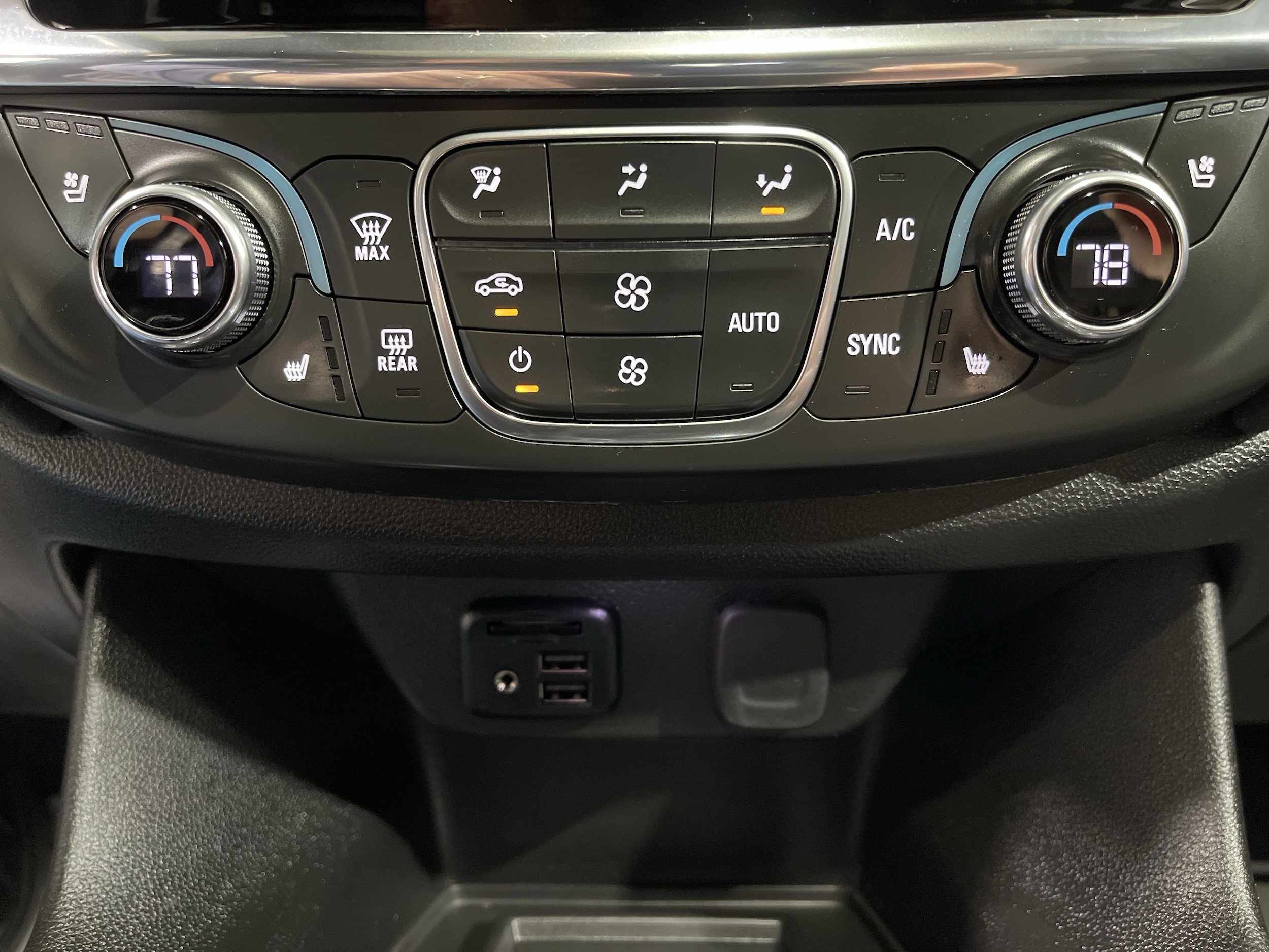 2023 Chevrolet Traverse High Country - Photo 26