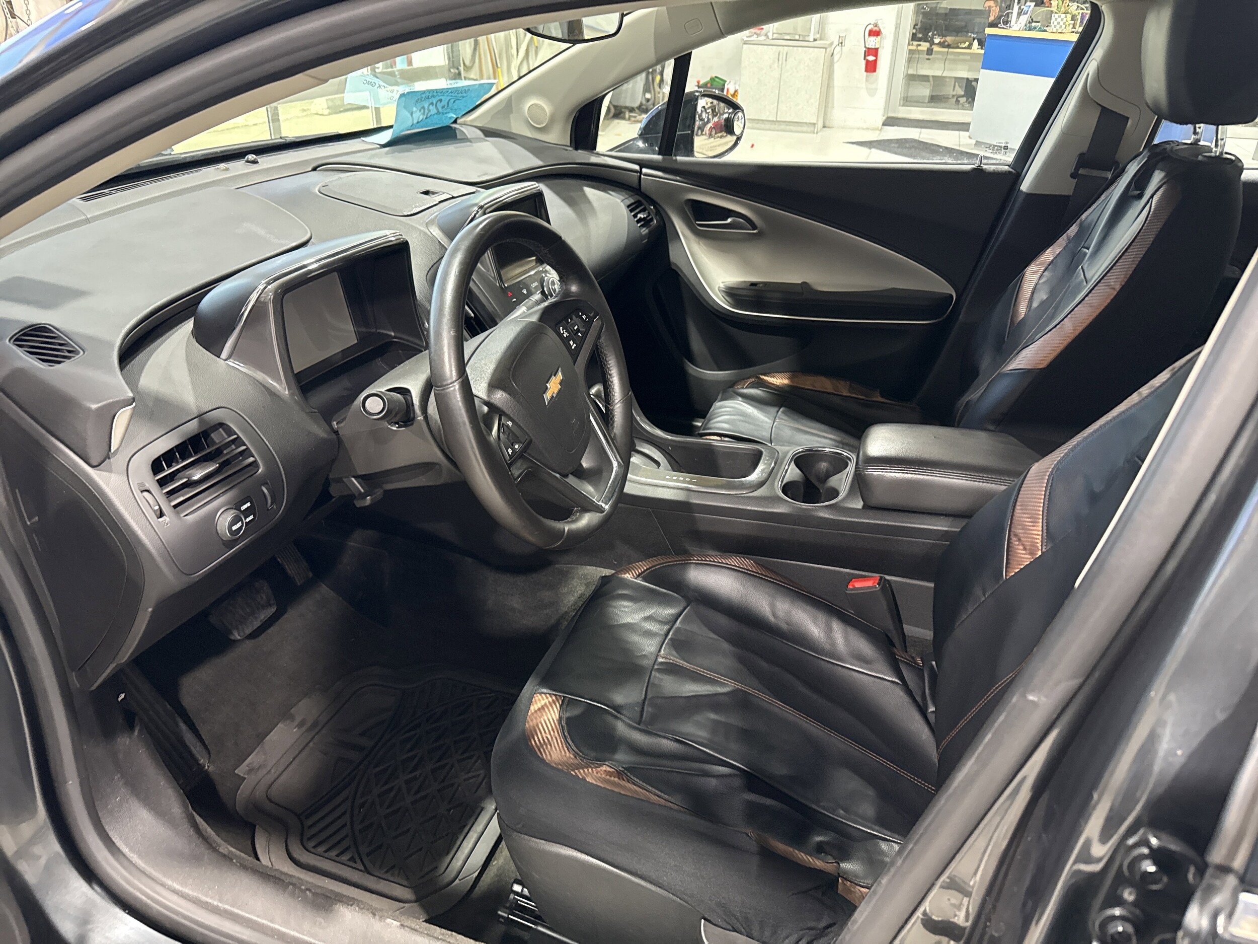 2014 Chevrolet Volt Base - Photo 3