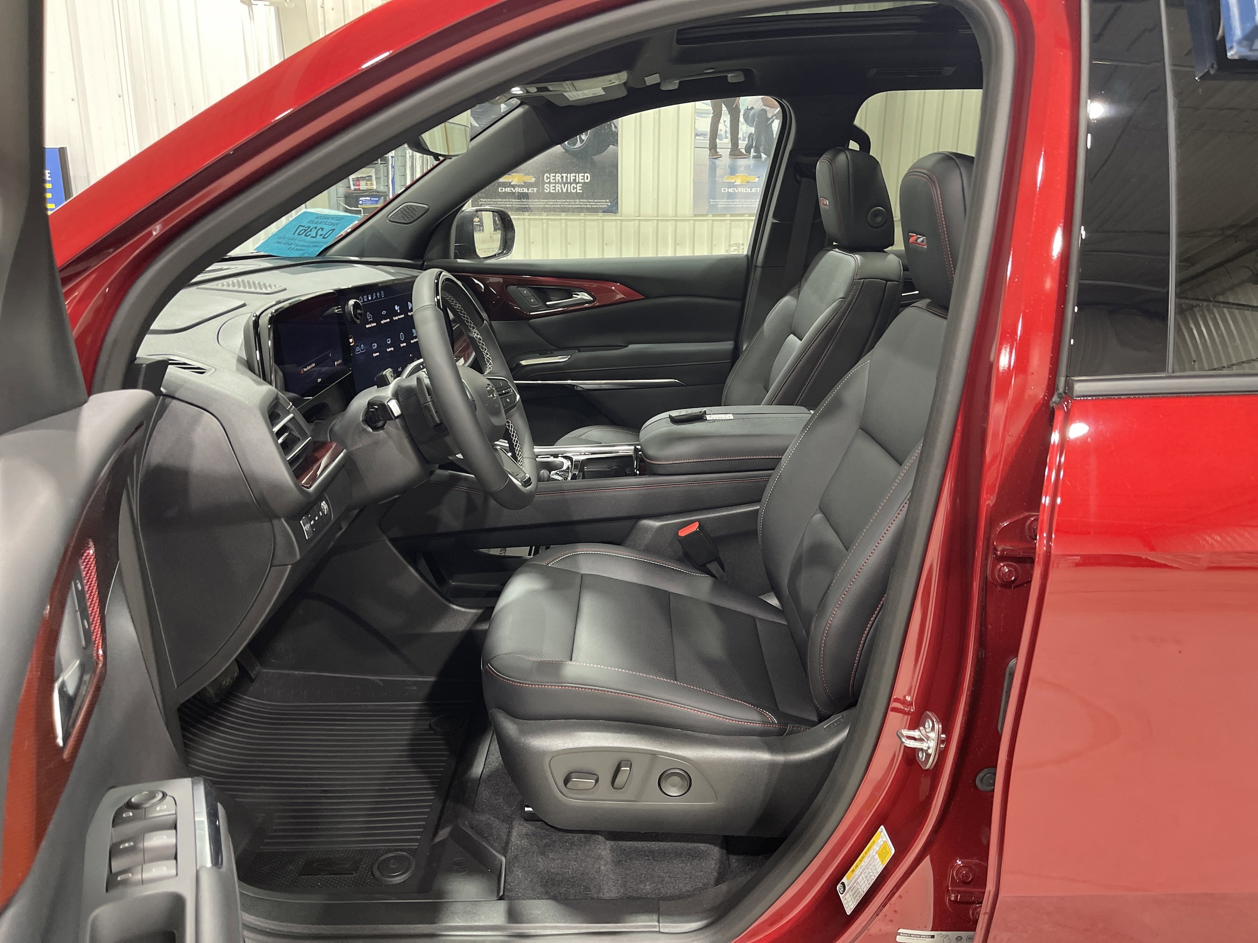 2026 Chevrolet Traverse Z71 - Photo 2
