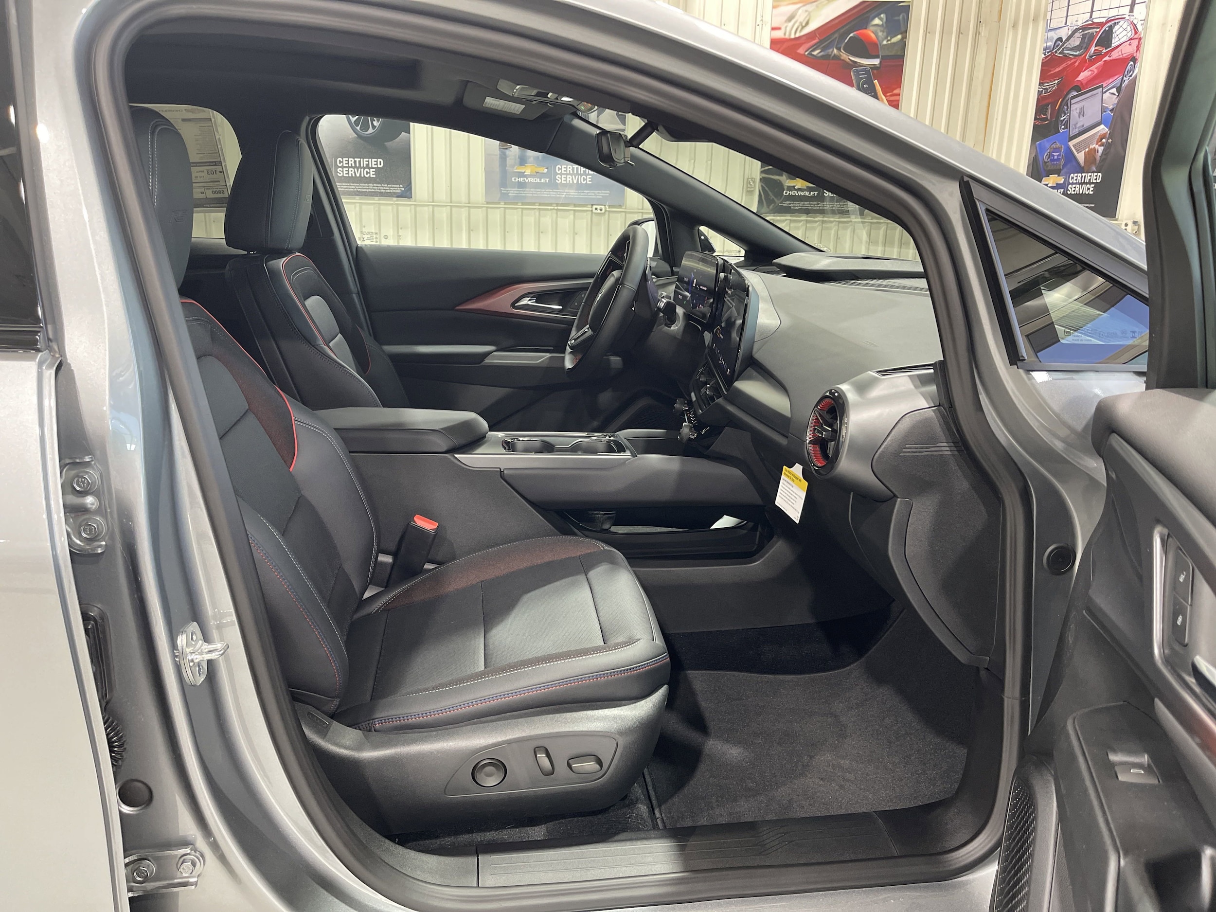2025 Chevrolet Equinox EV RS - Photo 18