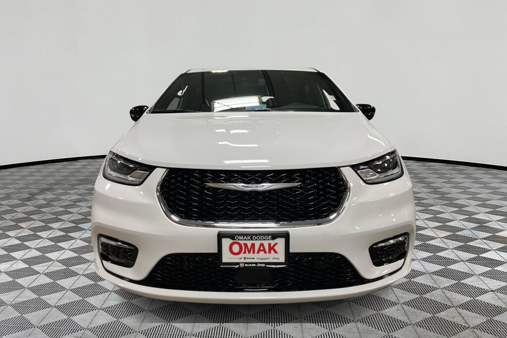 New 2026 Chrysler Pacifica SELECT AWD Passenger Van