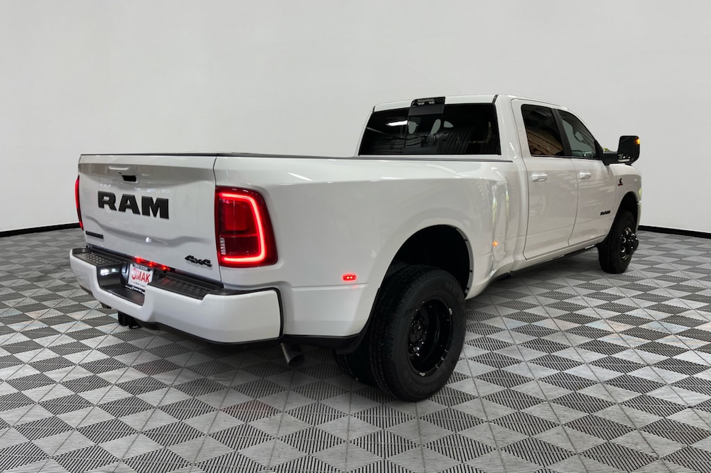 New 2026 Ram 3500 LARAMIE CREW CAB 4X4 8' BOX Pickup