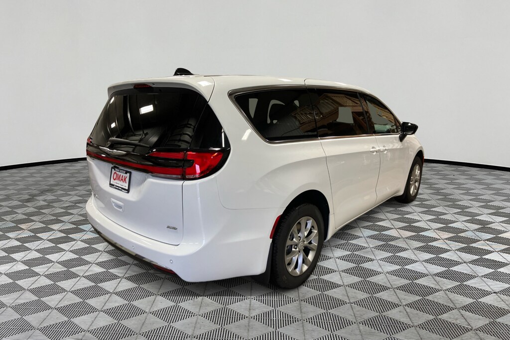 New 2026 Chrysler Pacifica SELECT AWD Passenger Van