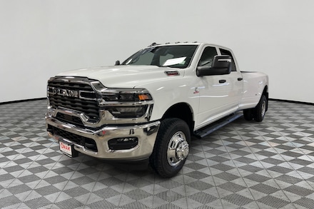 2026 Ram 3500 TRADESMAN CREW CAB 4X4 8' BOX Pickup