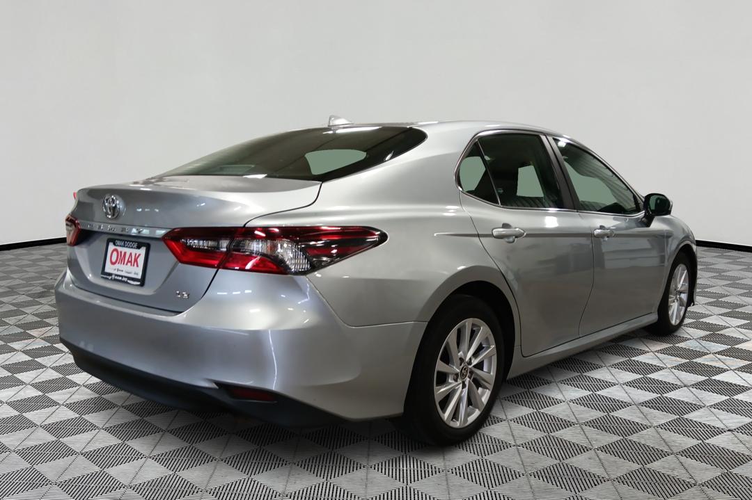 2021 Toyota Camry LE SE photo 4