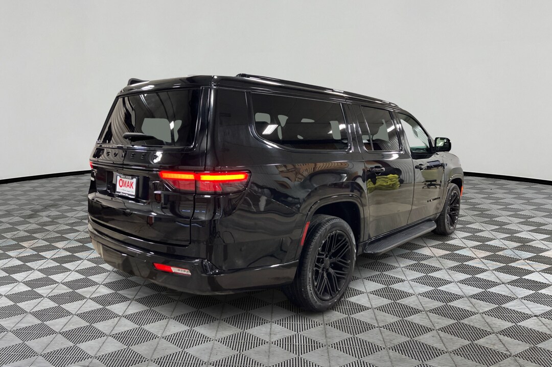 2024 Jeep Wagoneer L Series II Carbide photo 2