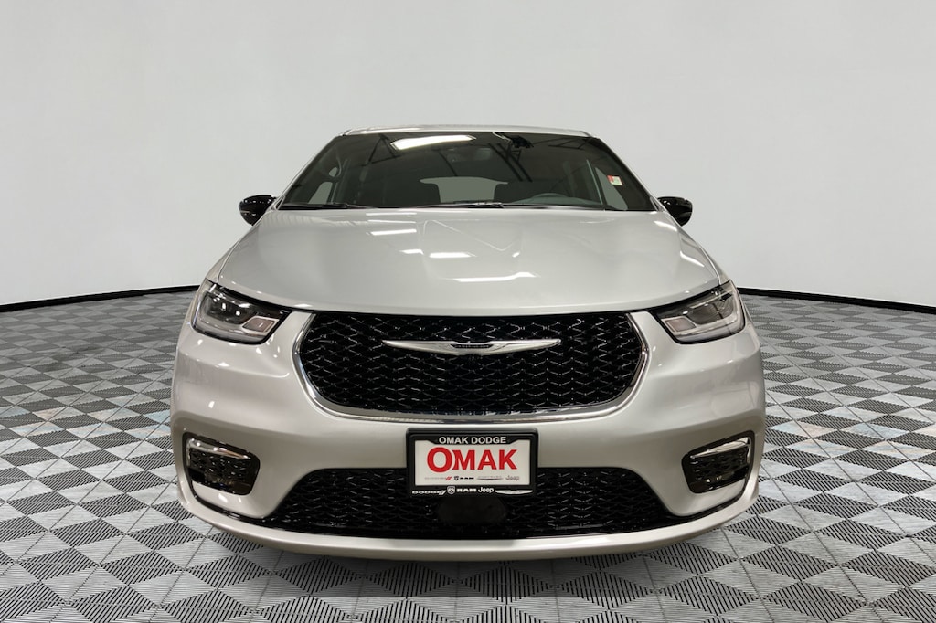 New 2026 Chrysler Pacifica SELECT AWD Passenger Van