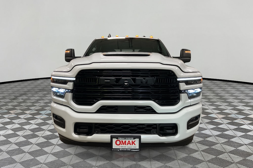 New 2026 Ram 3500 LARAMIE CREW CAB 4X4 8' BOX Pickup