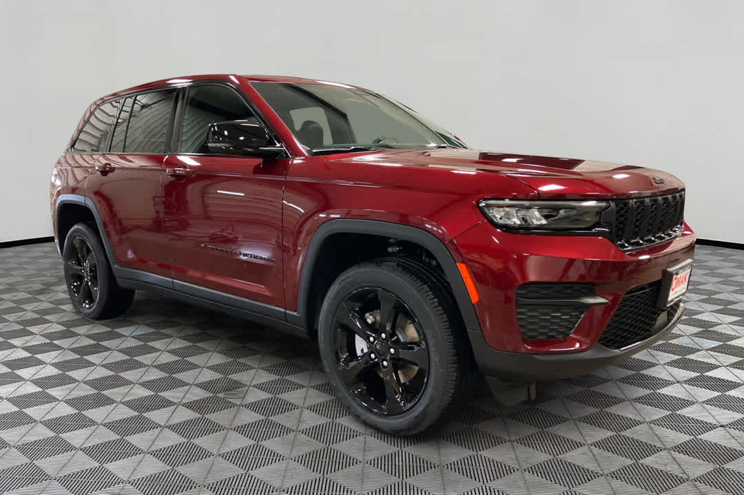 2025 Jeep Grand Cherokee Altitude photo 3