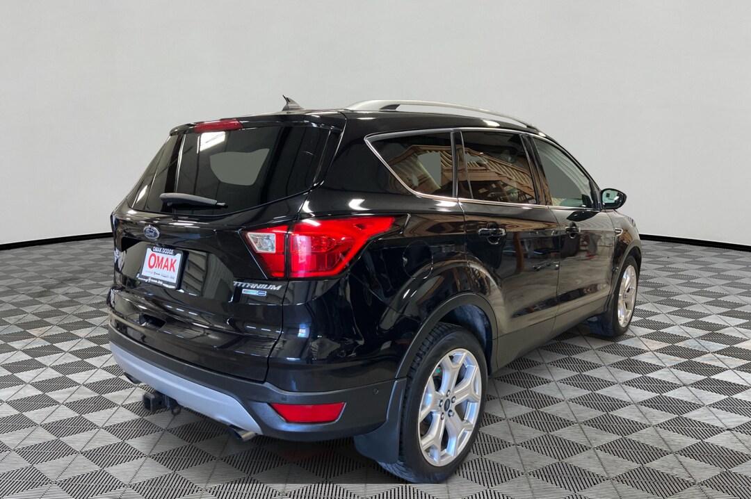 2019 Ford Escape Titanium photo 2