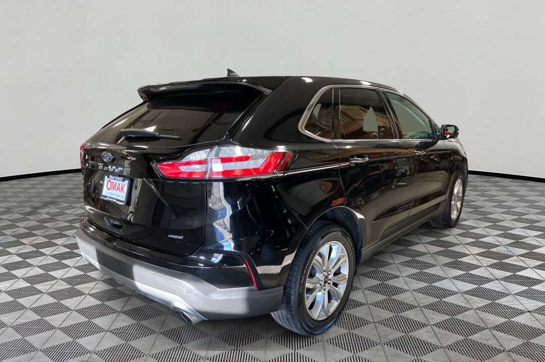 2023 Ford Edge Titanium photo 4