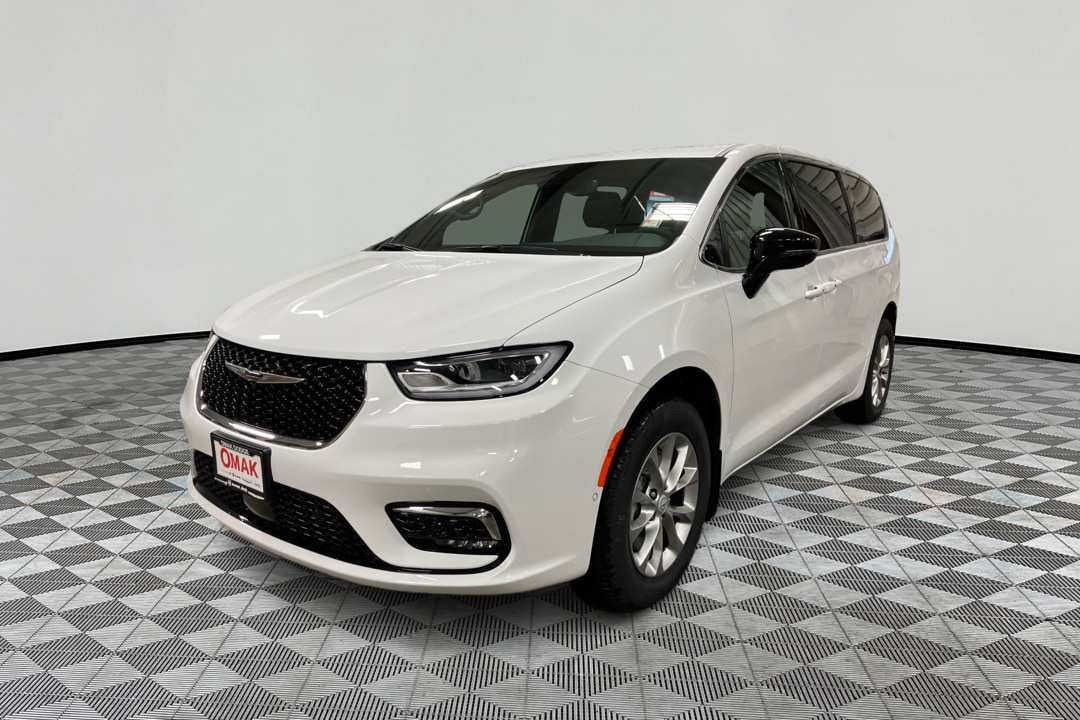 2026 Chrysler Pacifica Select's photo