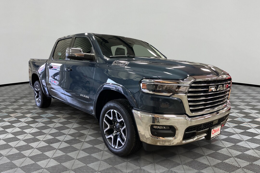 2025 Ram 1500 Laramie photo 3