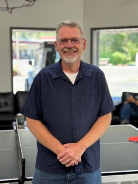 Staff member Dave Blue from ID_9659f2