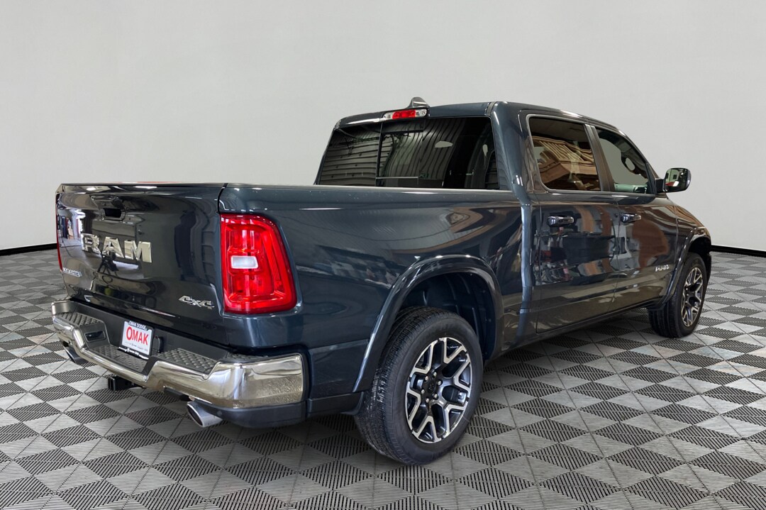 2025 Ram 1500 Laramie photo 4