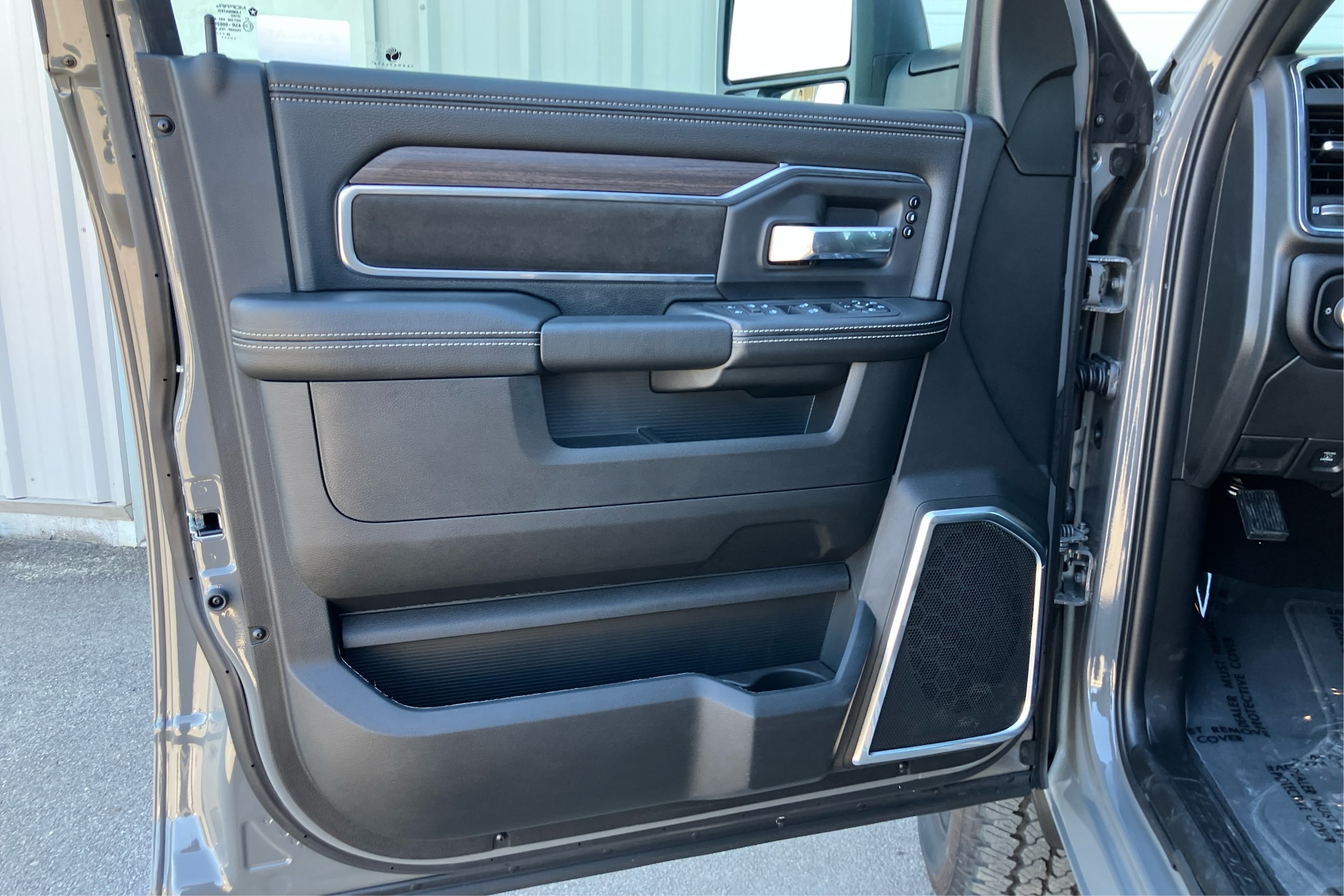 2026 RAM 2500 Laramie - Photo 18