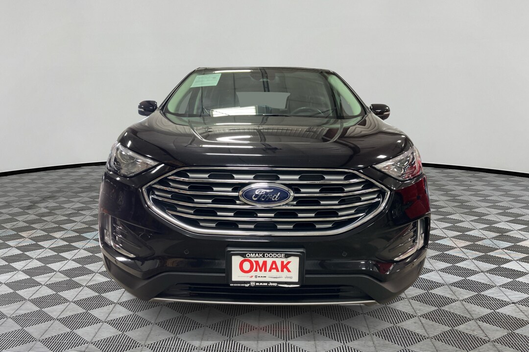 2023 Ford Edge Titanium photo 2