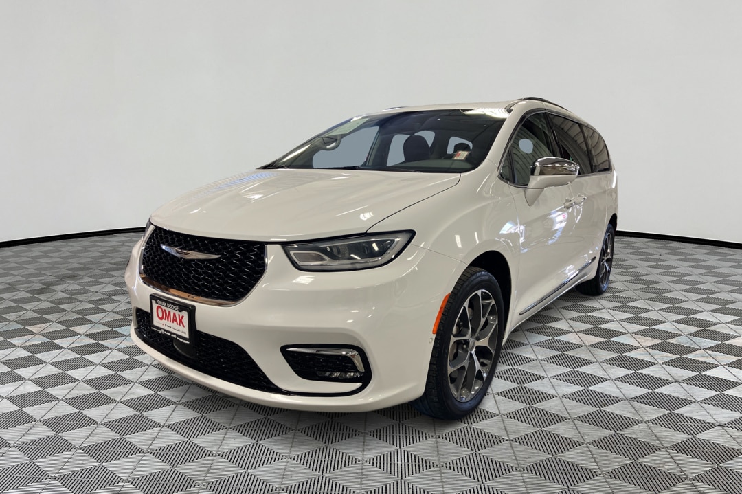 2021 Chrysler Pacifica Limited's photo