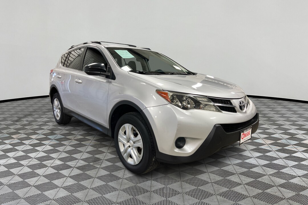 2015 Toyota RAV4 LE photo 3