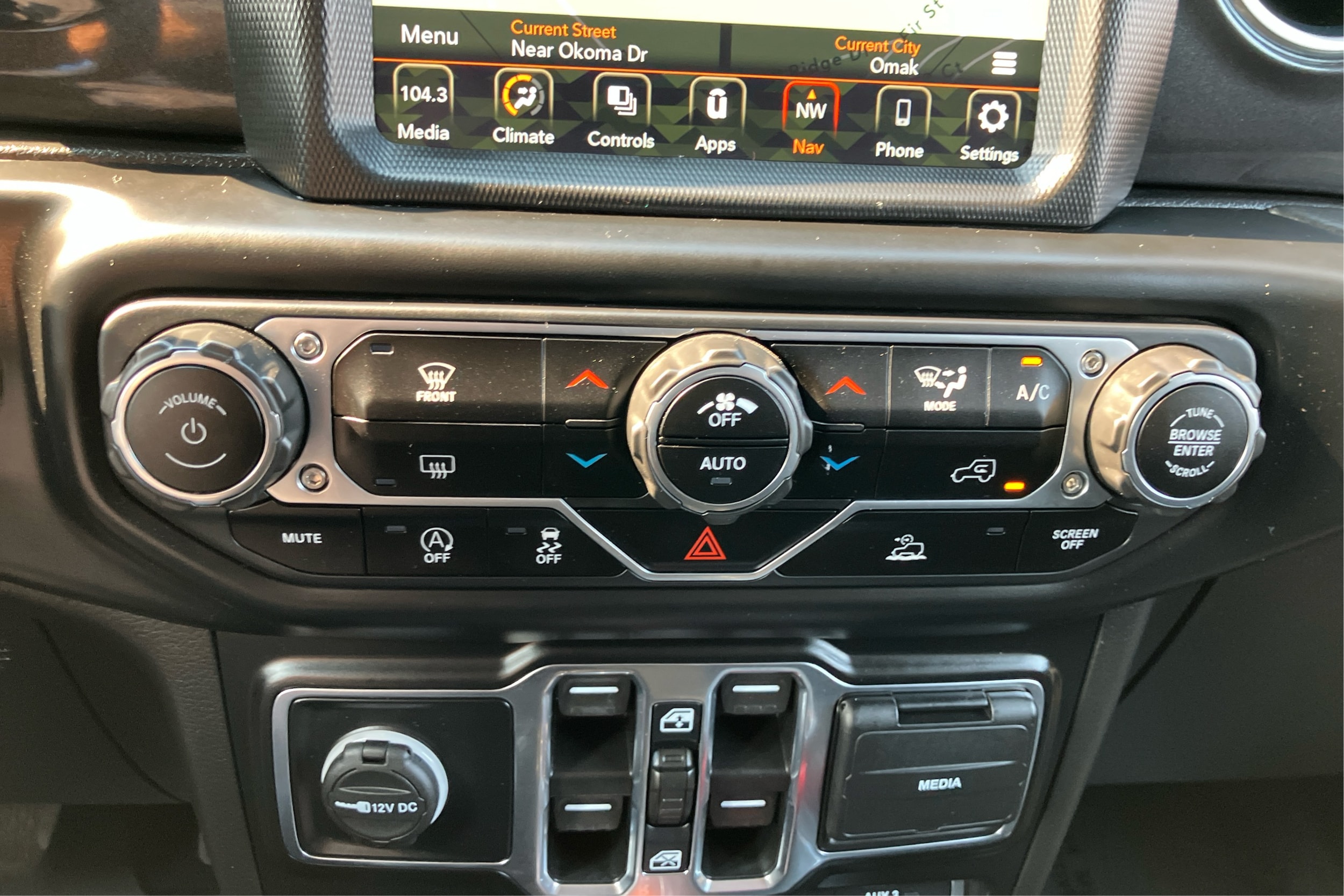 2022 Jeep Wrangler Unlimited Sahara Altitude - Photo 28