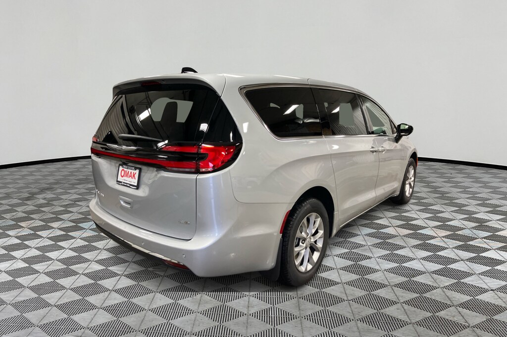 New 2026 Chrysler Pacifica SELECT AWD Passenger Van