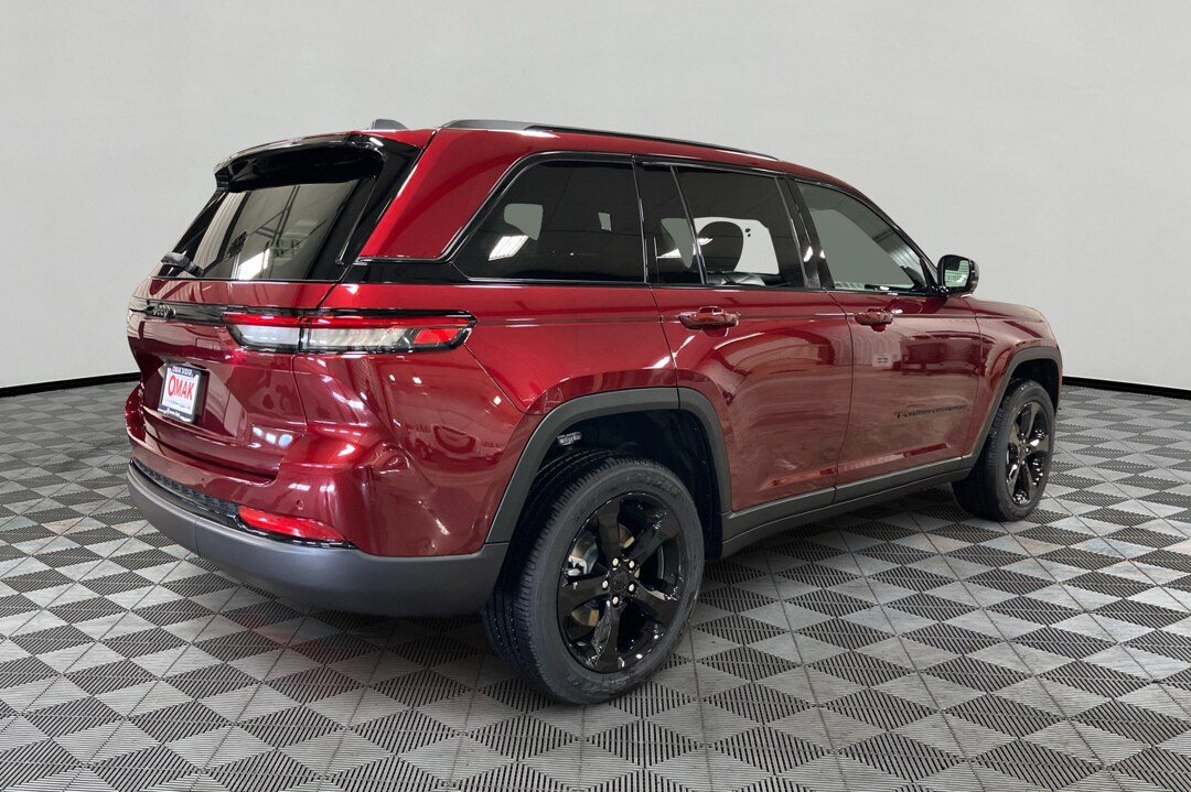2025 Jeep Grand Cherokee Altitude photo 4